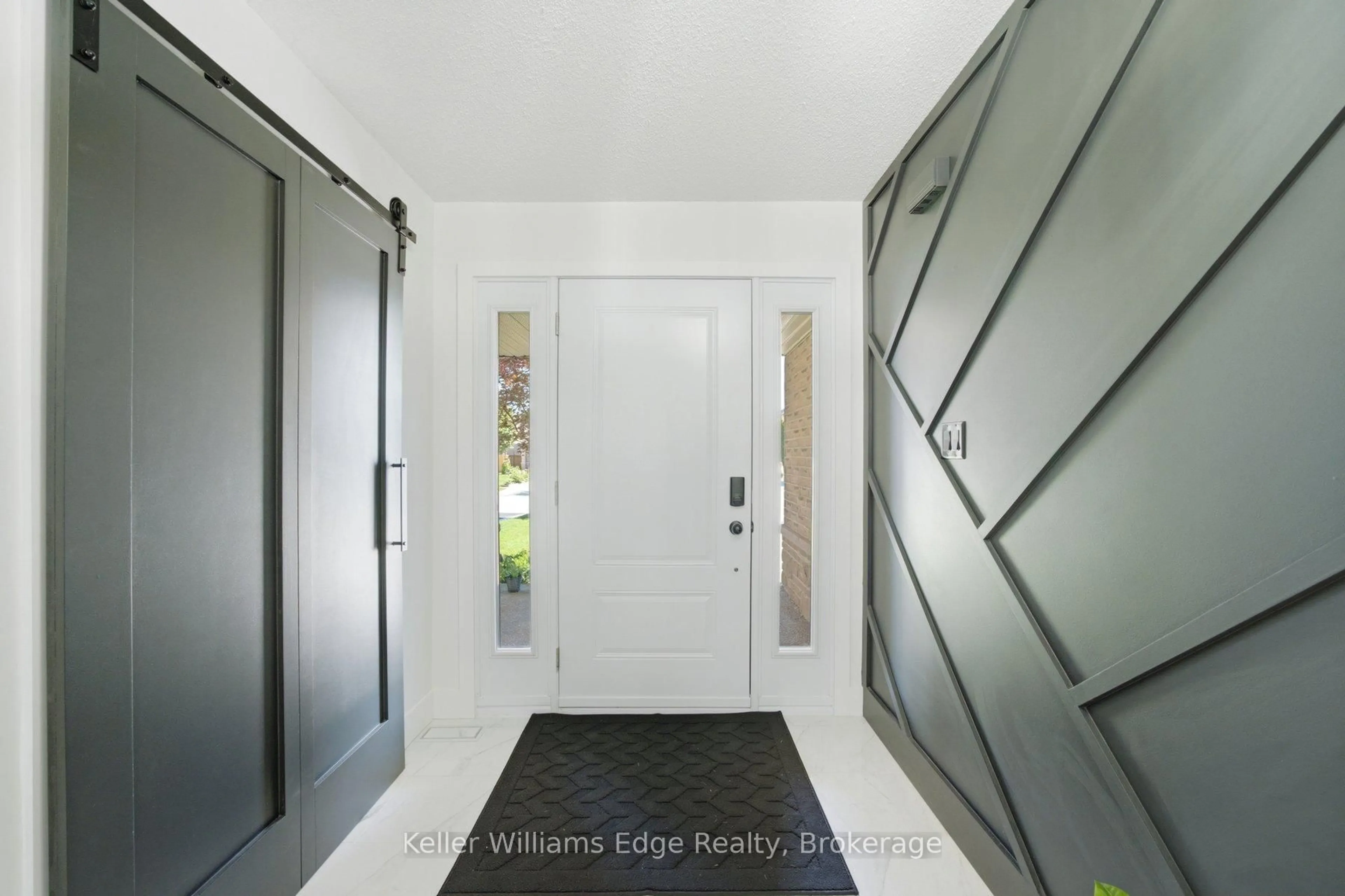 Indoor entryway for 35 Rosebury Way, Hamilton Ontario L0R 1W0