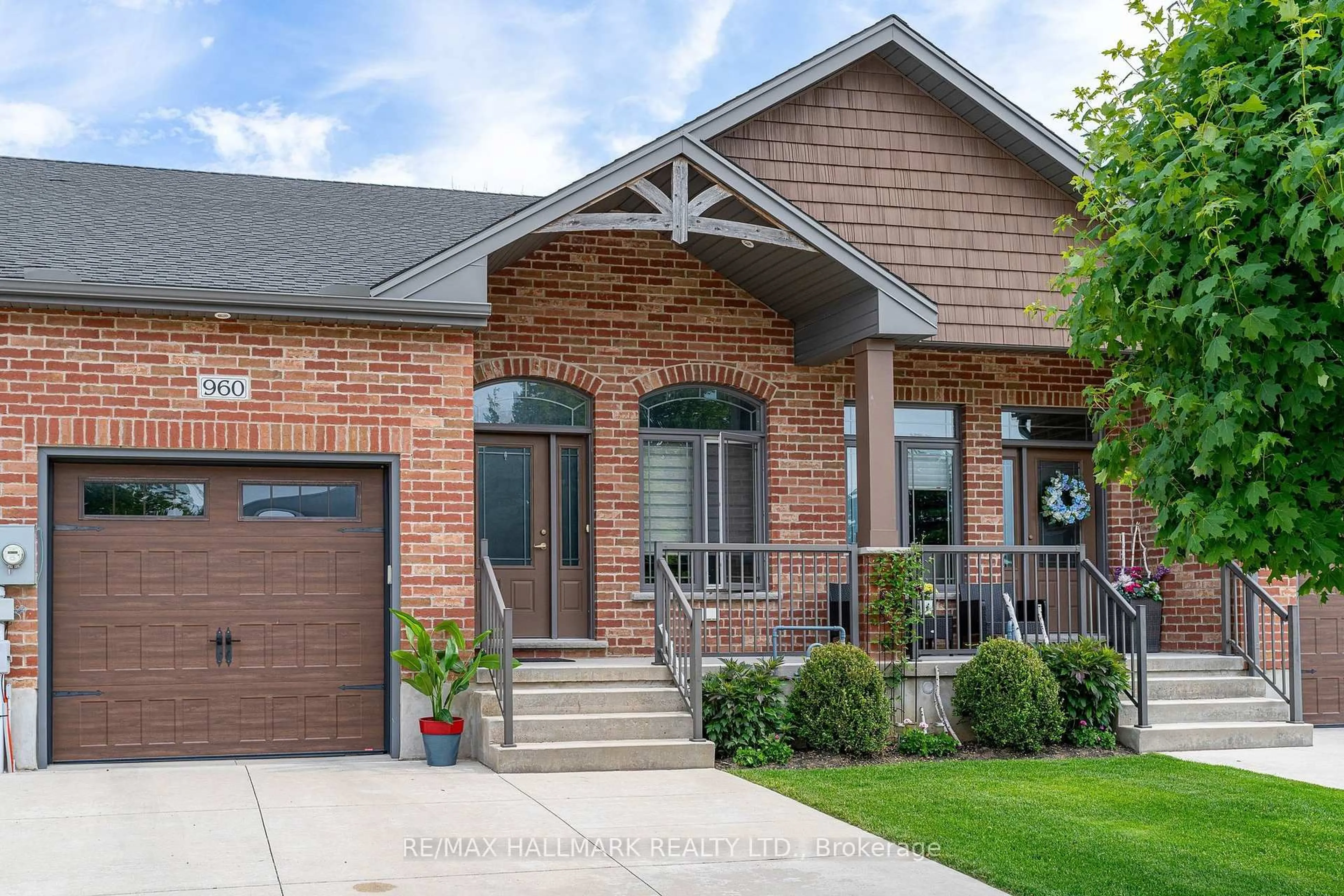 Home with brick exterior material, street for 960 17TH St, Owen Sound Ontario N4K 2A5