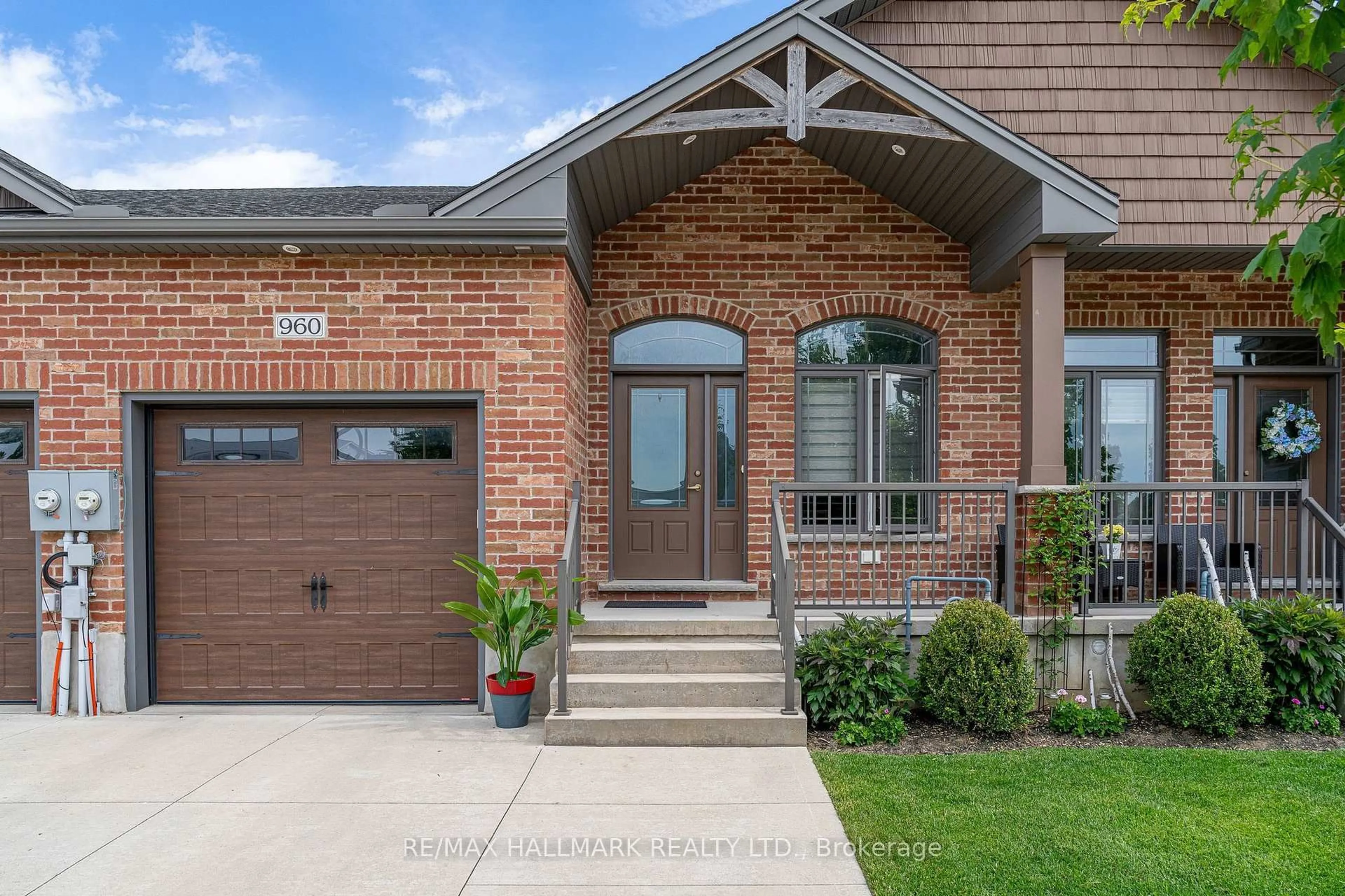 Home with brick exterior material, street for 960 17TH St, Owen Sound Ontario N4K 2A5