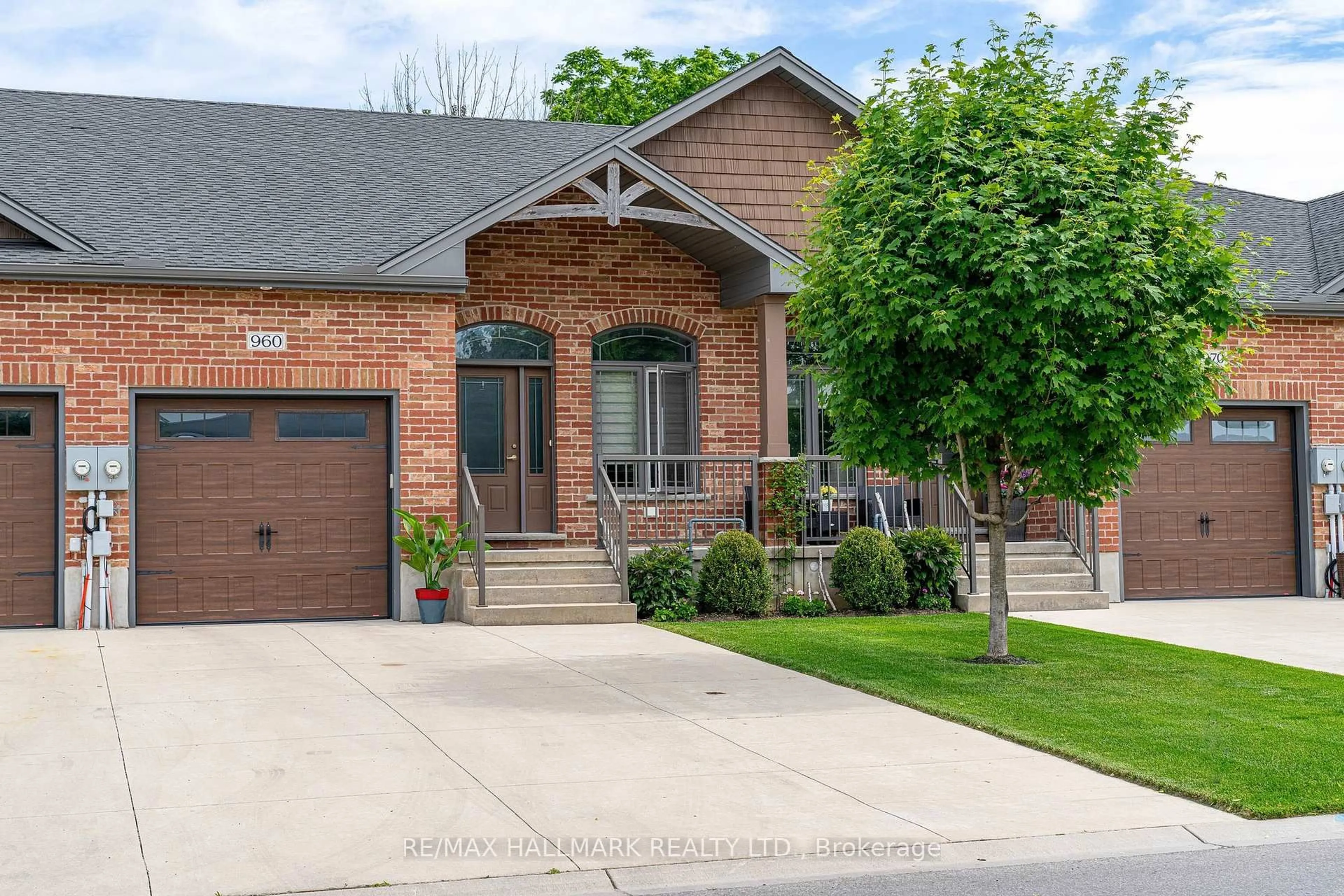 Home with brick exterior material, street for 960 17TH St, Owen Sound Ontario N4K 2A5