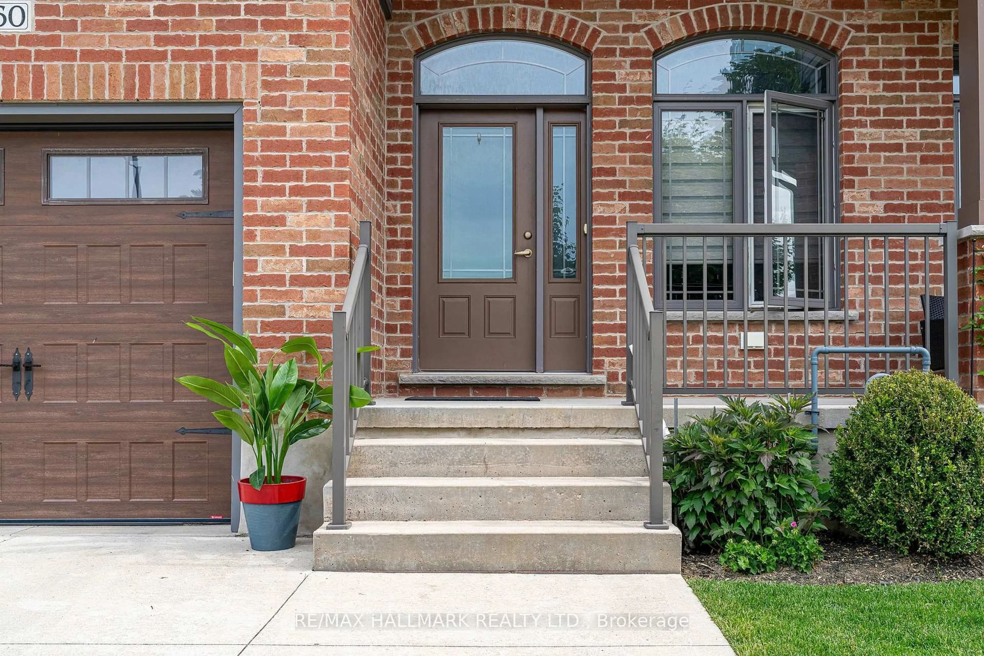 Home with brick exterior material, street for 960 17TH St, Owen Sound Ontario N4K 2A5