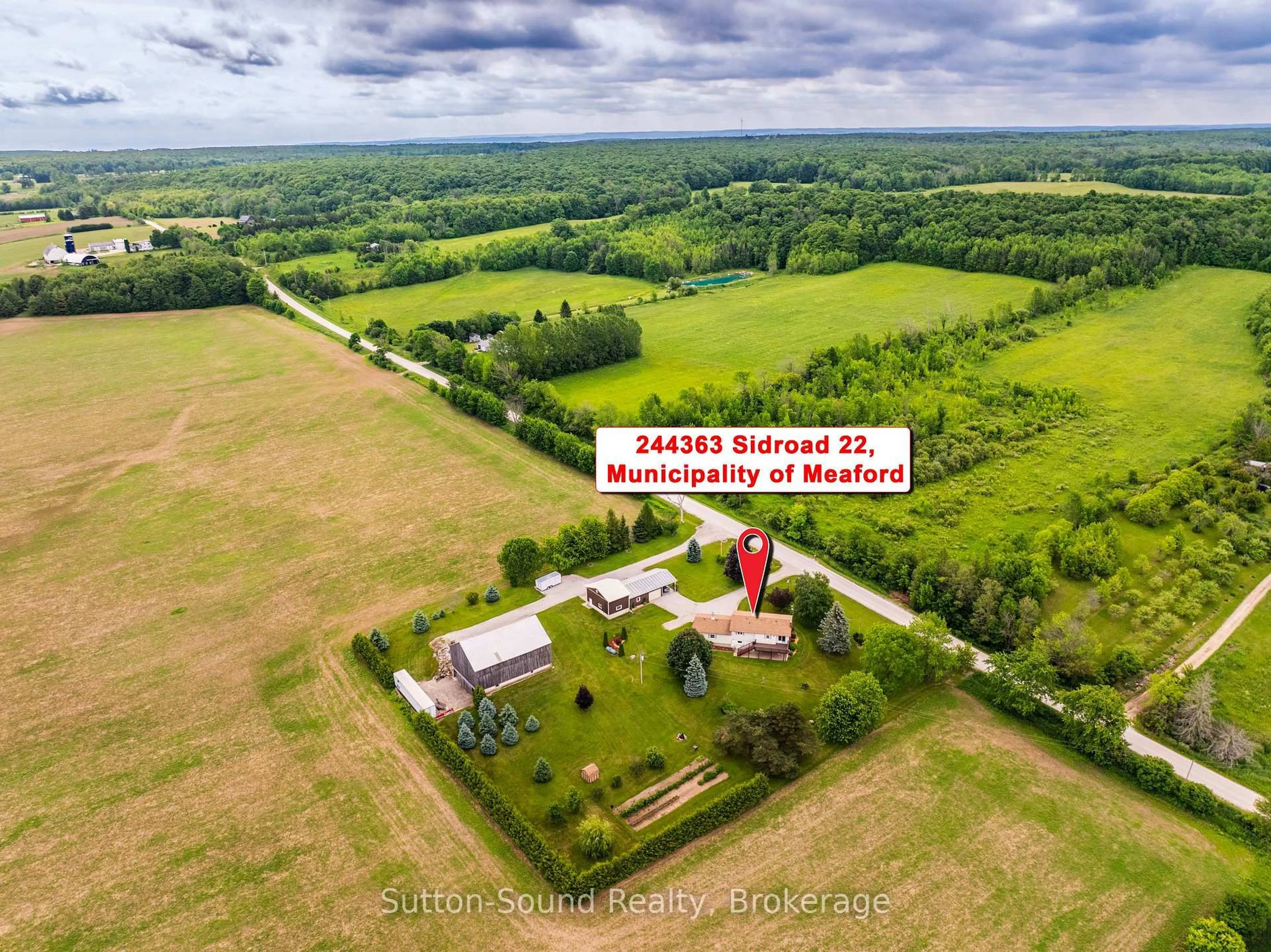 A pic from outside/outdoor area/front of a property/back of a property/a pic from drone, building for 244363 22 Sdrd, Meaford Ontario N4K 5W4