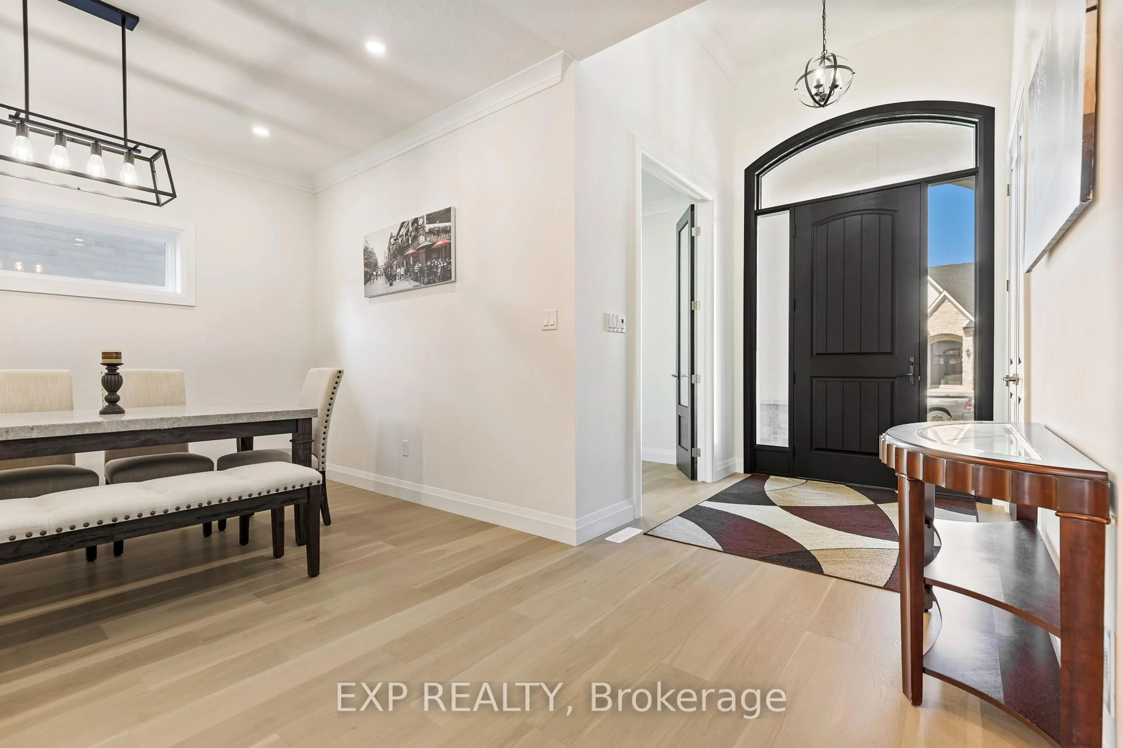 Indoor entryway for 4099 Sugarmaple Crossing, London South Ontario N6P 0H6