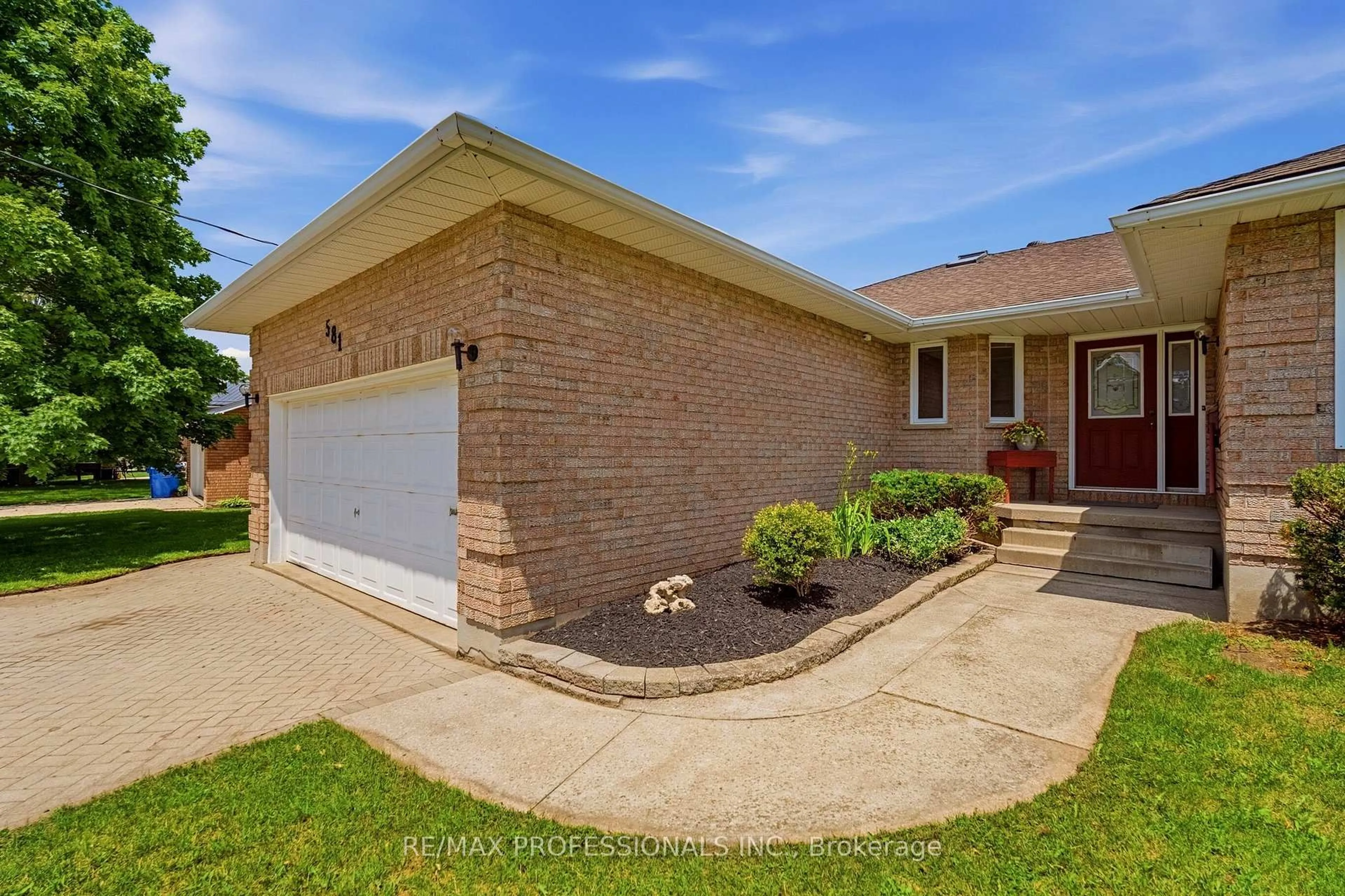 Home with brick exterior material, street for 581 21st Ave, Hanover Ontario N4N 3H2