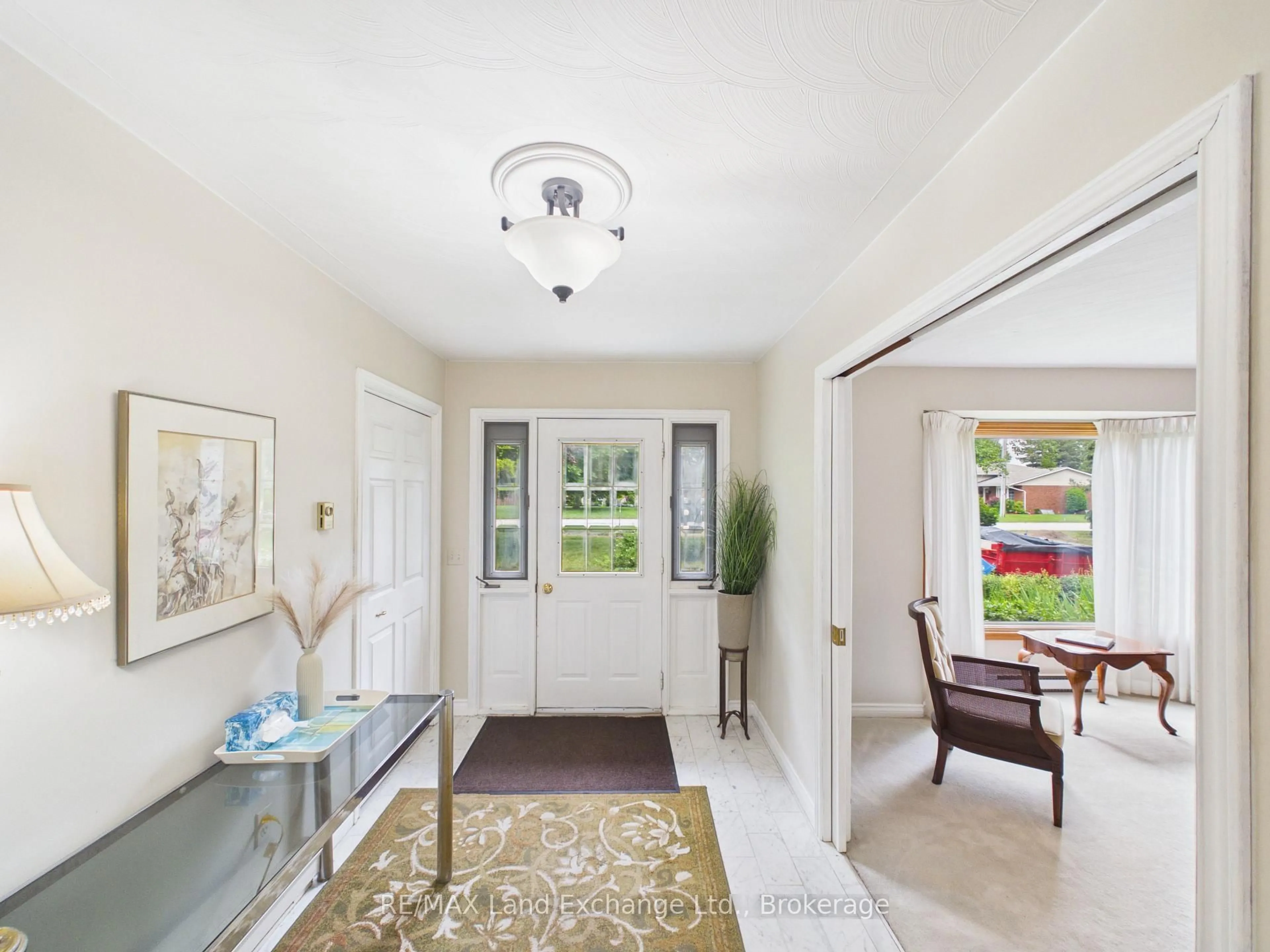Indoor entryway for 28 Penetangore Row, Huron-Kinloss Ontario N2Z 2N7