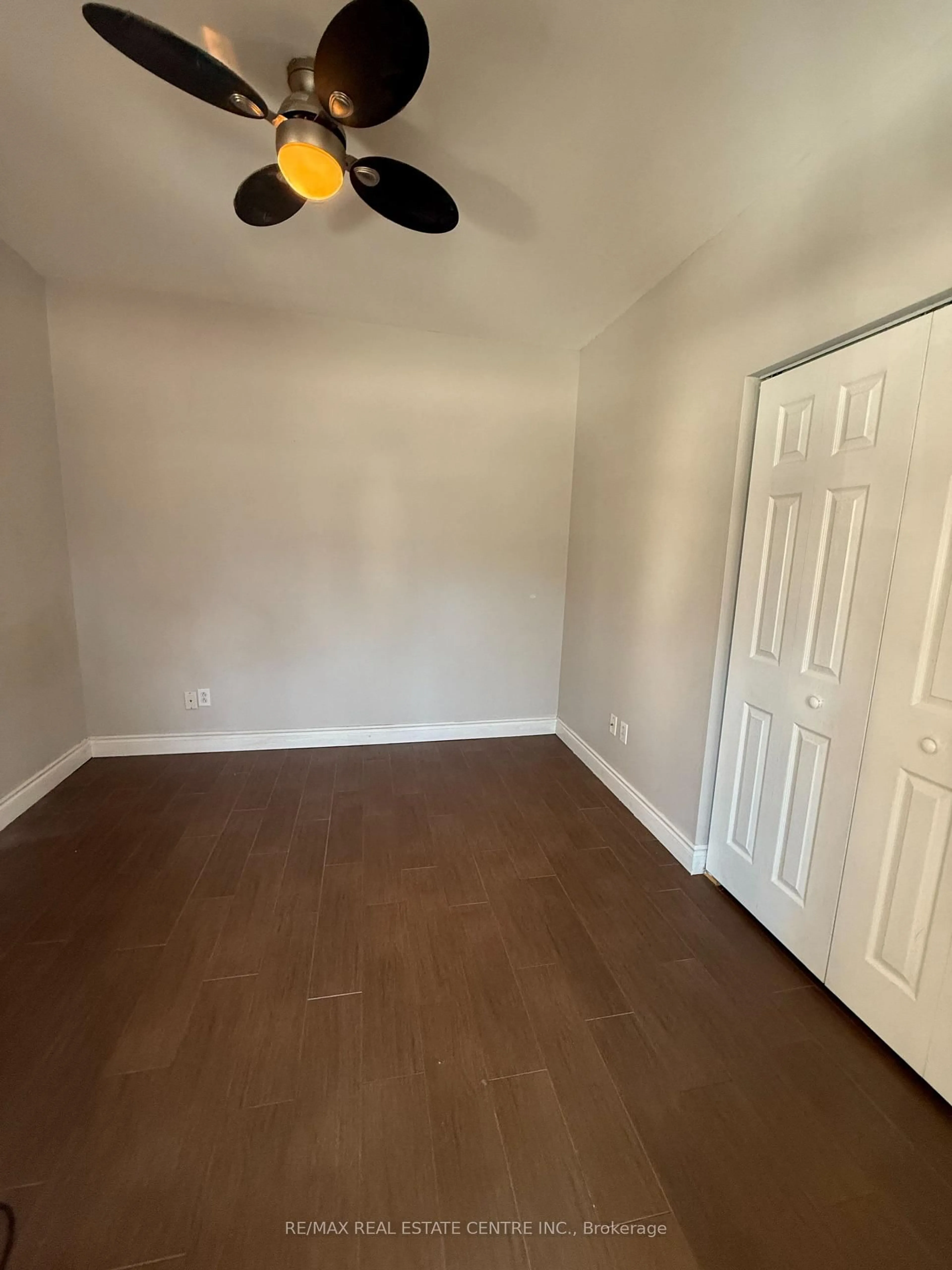 A pic of a room for 947 Main St, Hamilton Ontario L8M 1M9