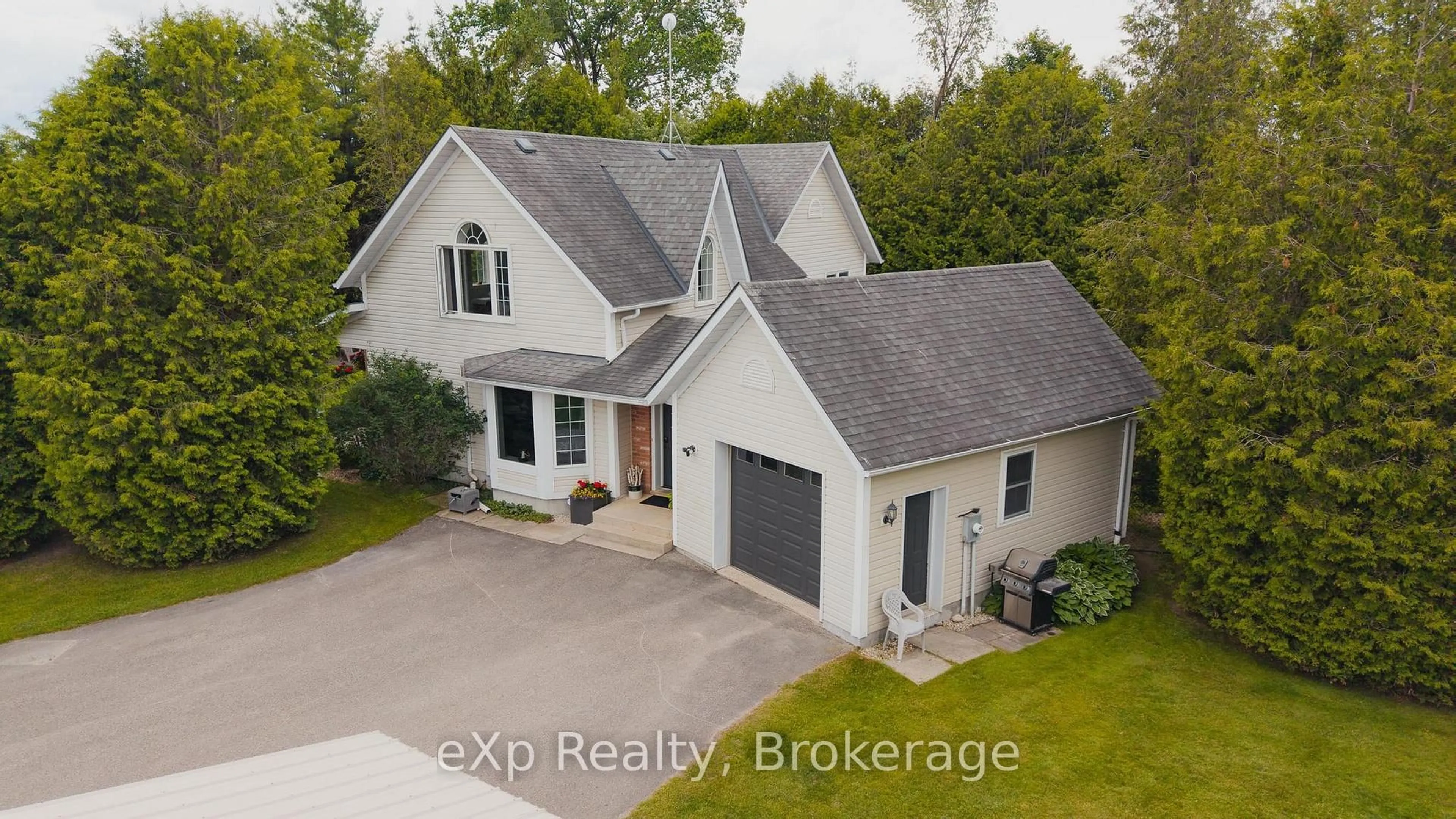 A pic from outside/outdoor area/front of a property/back of a property/a pic from drone, street for 226421 Southgate 22 Rd, Southgate Ontario N0C 1B0