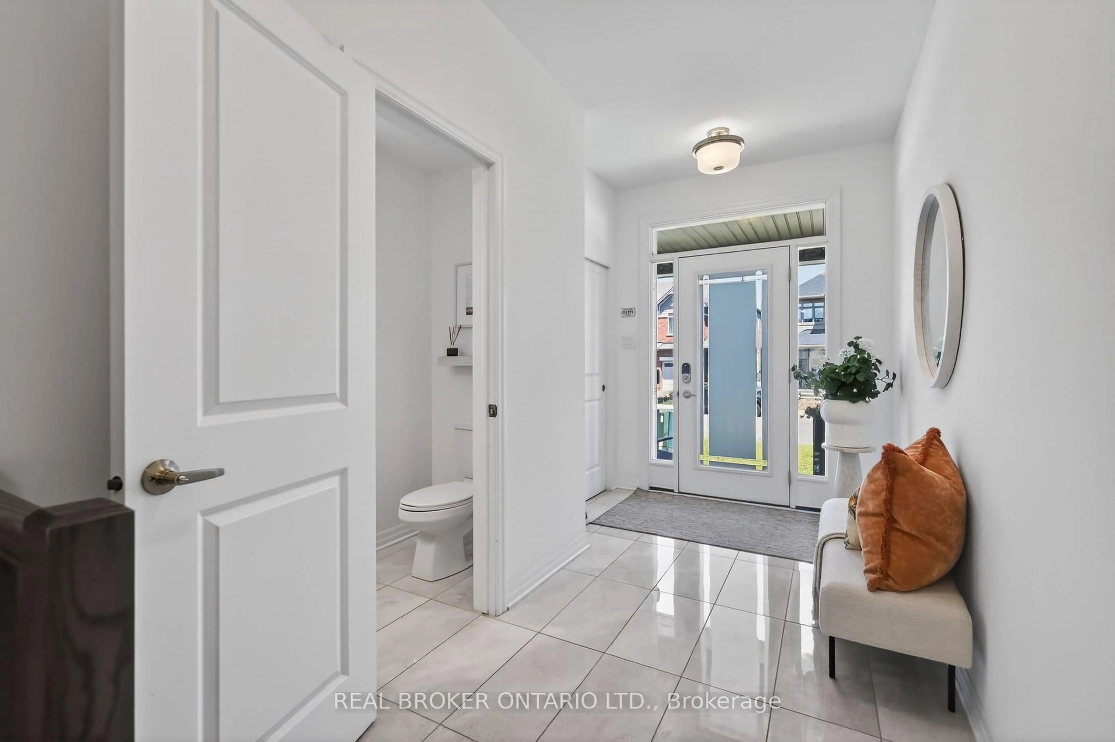 Indoor entryway for 91 Chevron Pl, Orleans Ontario K1W 0L6