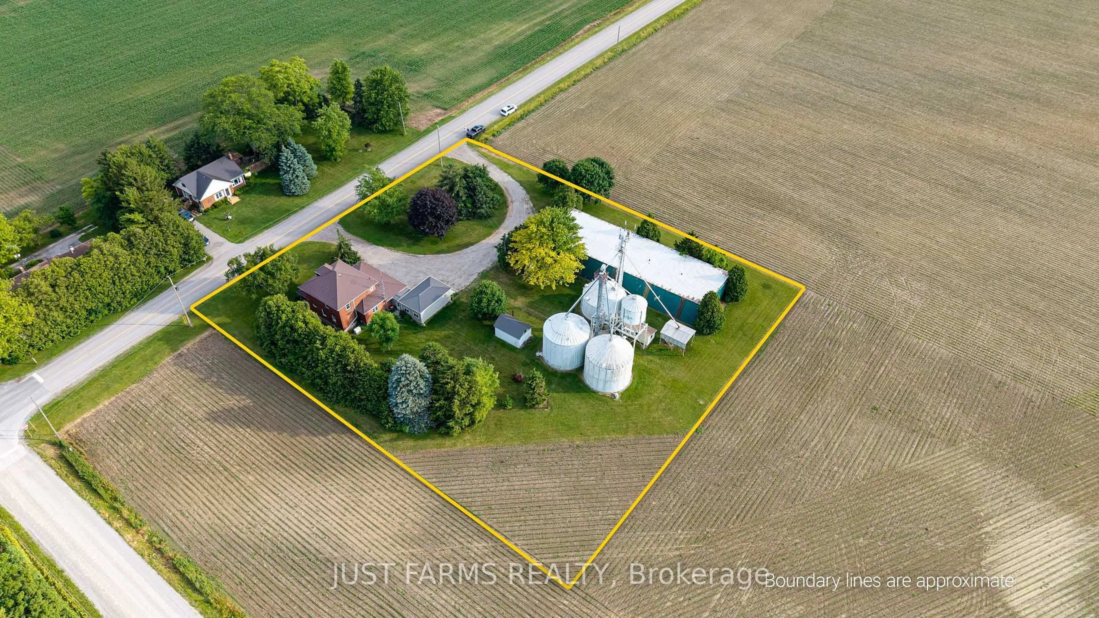 A pic from outside/outdoor area/front of a property/back of a property/a pic from drone, building for 8297 St. Andrew's Line, Chatham-Kent Ontario N7M 5J8