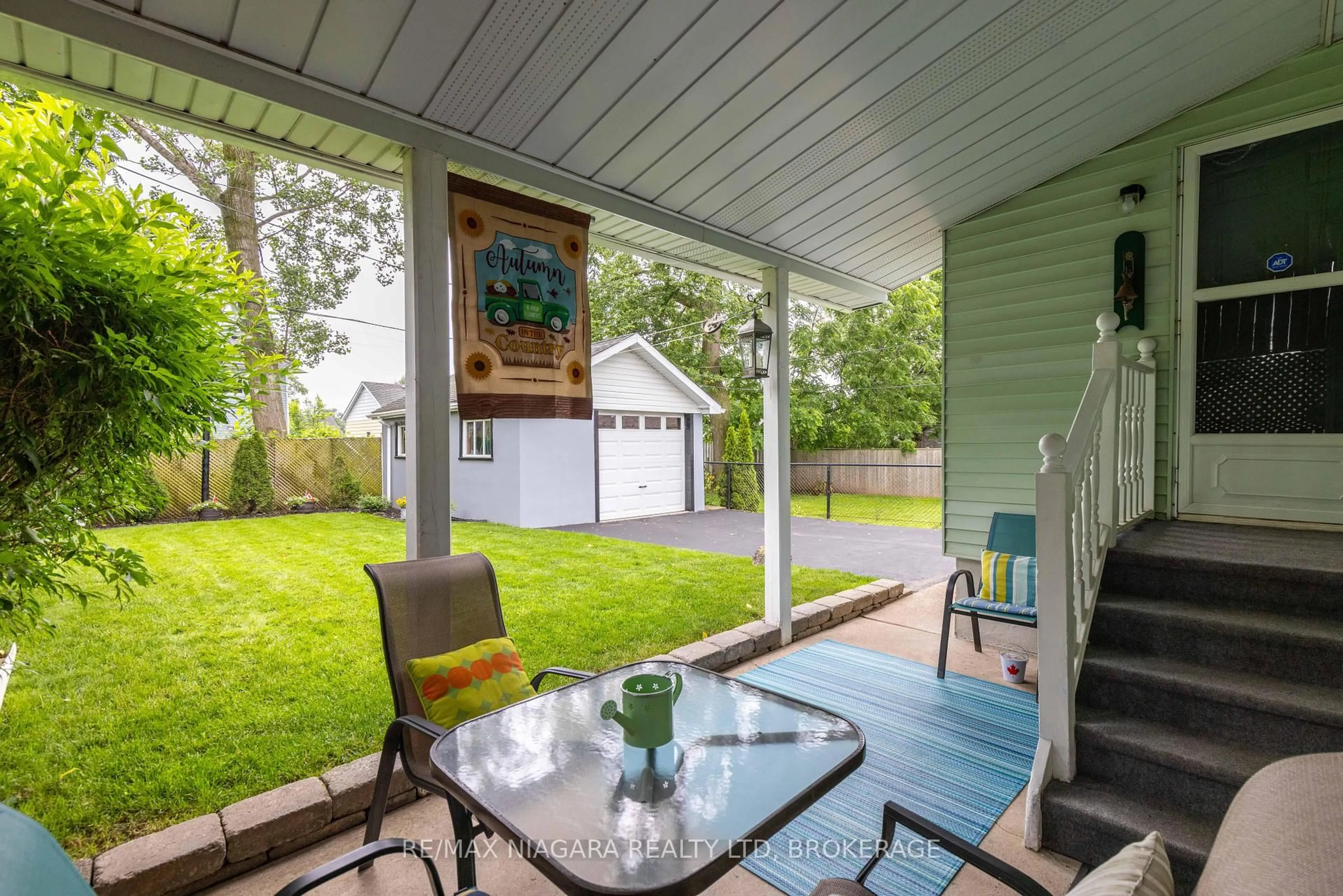 Patio, street for 6176 Churchill St, Niagara Falls Ontario L2G 2X3