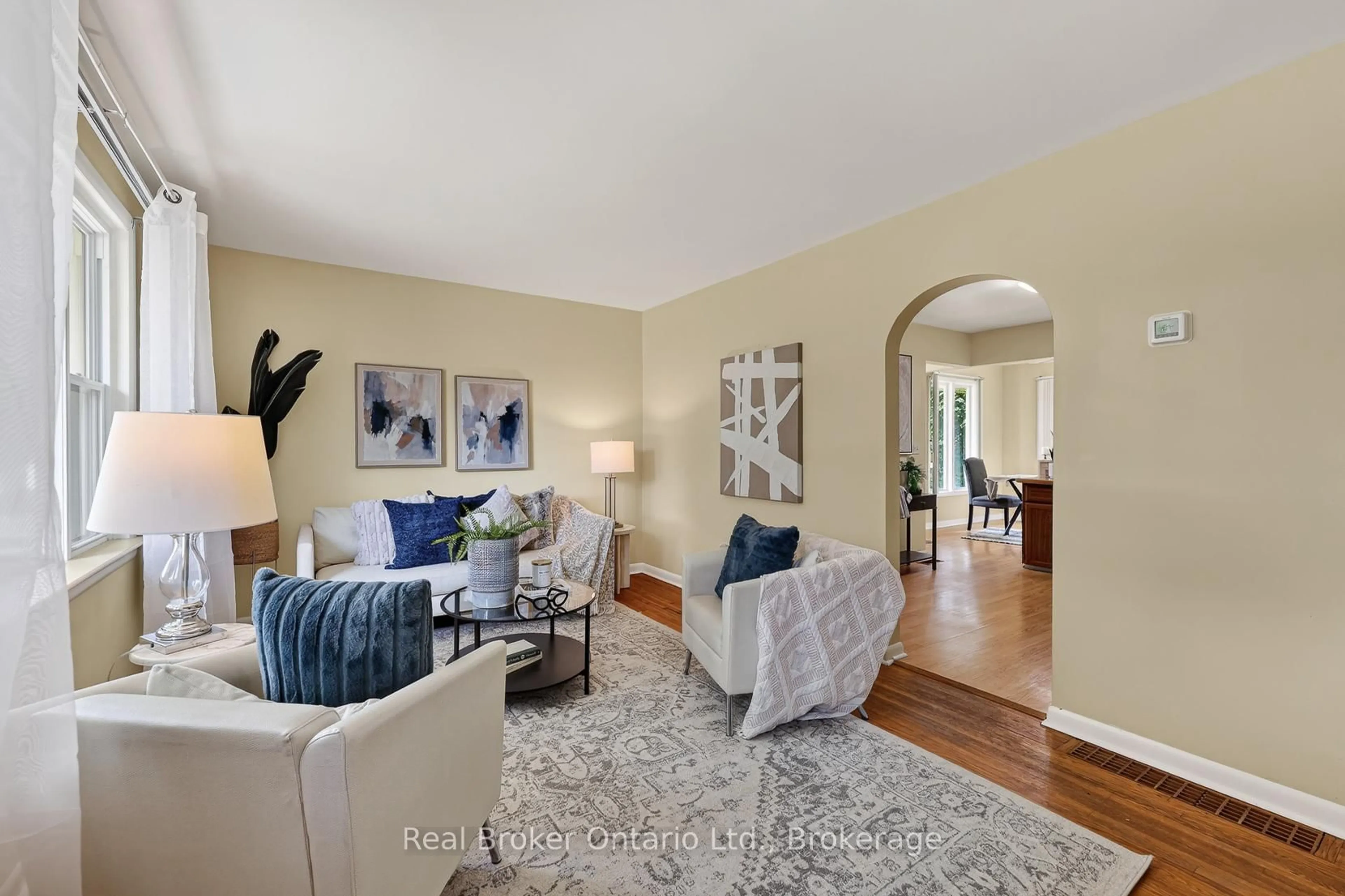 Living room with furniture, unknown for 38 Aileen Dr, Woodstock Ontario N4S 4A1