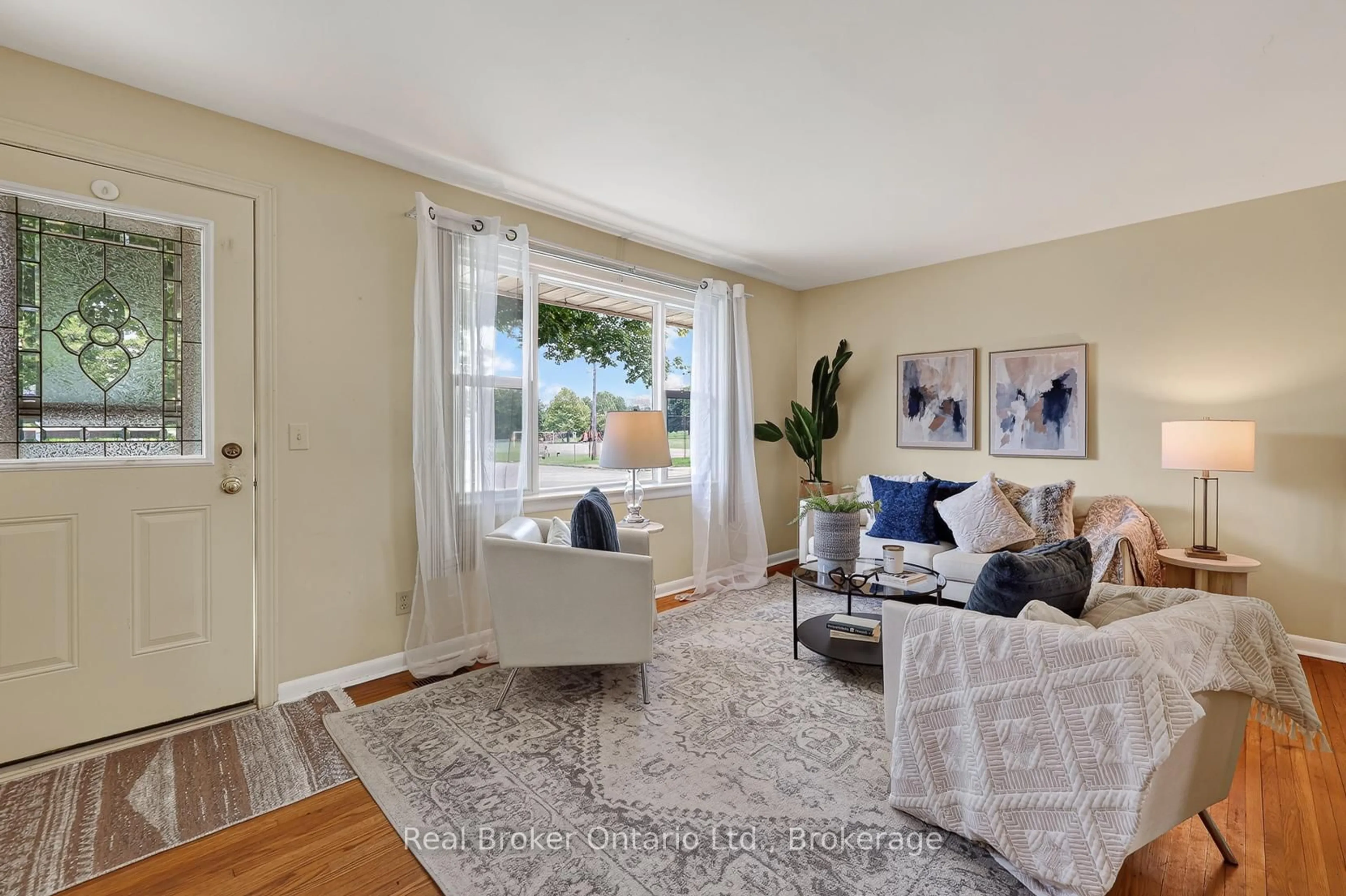 Living room with furniture, unknown for 38 Aileen Dr, Woodstock Ontario N4S 4A1