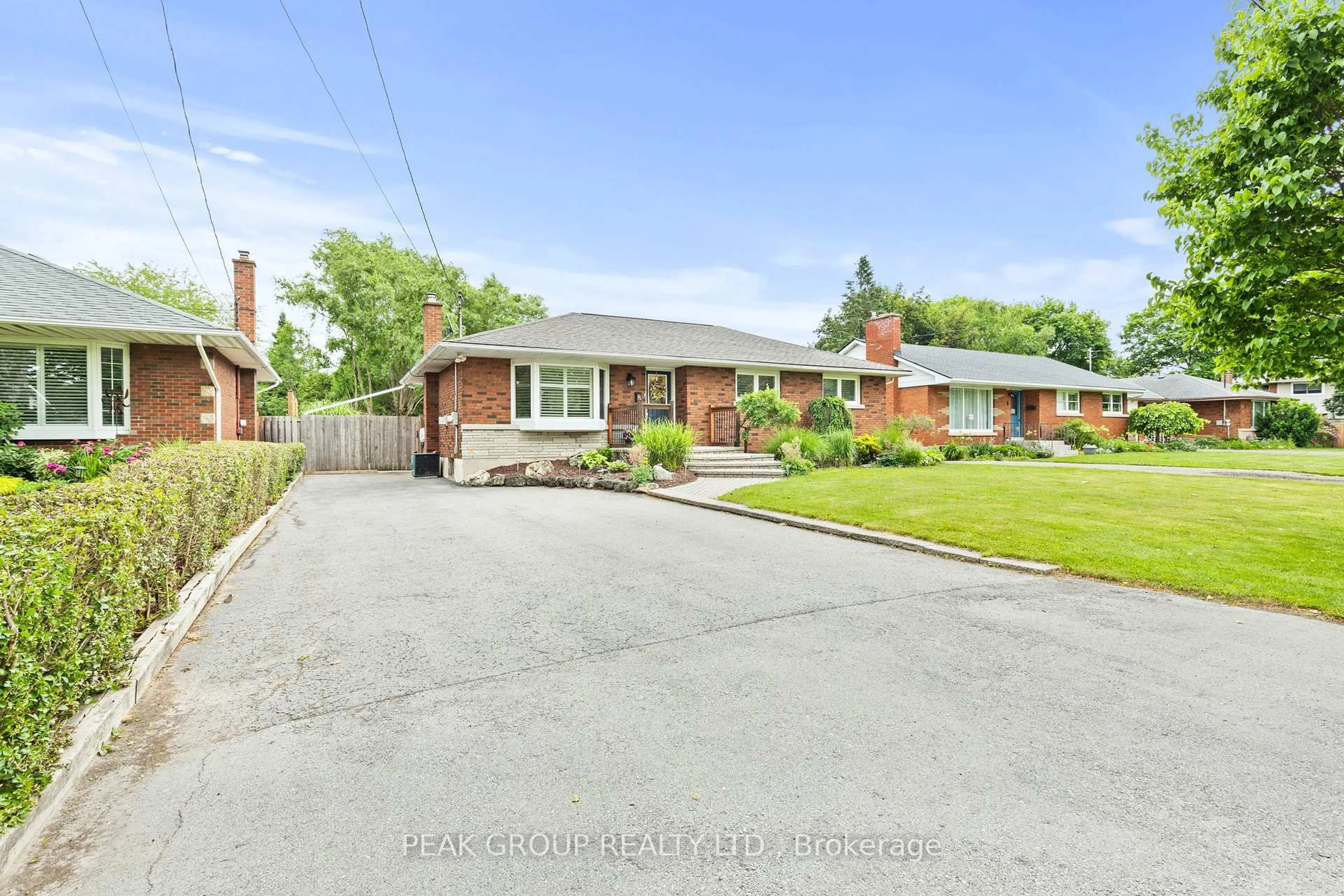 A pic from outside/outdoor area/front of a property/back of a property/a pic from drone, street for 8 Roxanne Dr, St. Catharines Ontario L2M 3G9