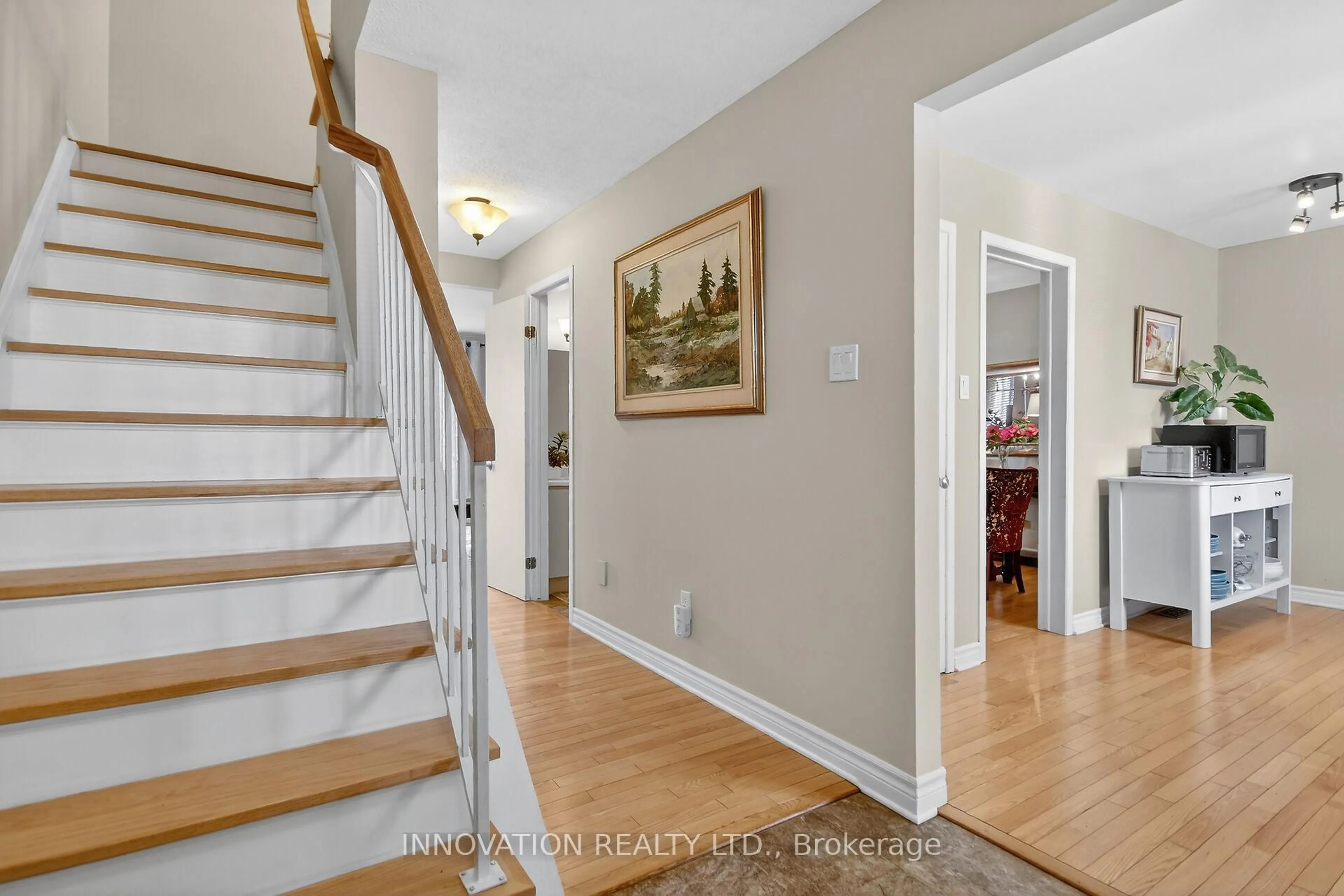 Indoor entryway for 1773 Bellmanor Crt, Ottawa Ontario K1T 2V6