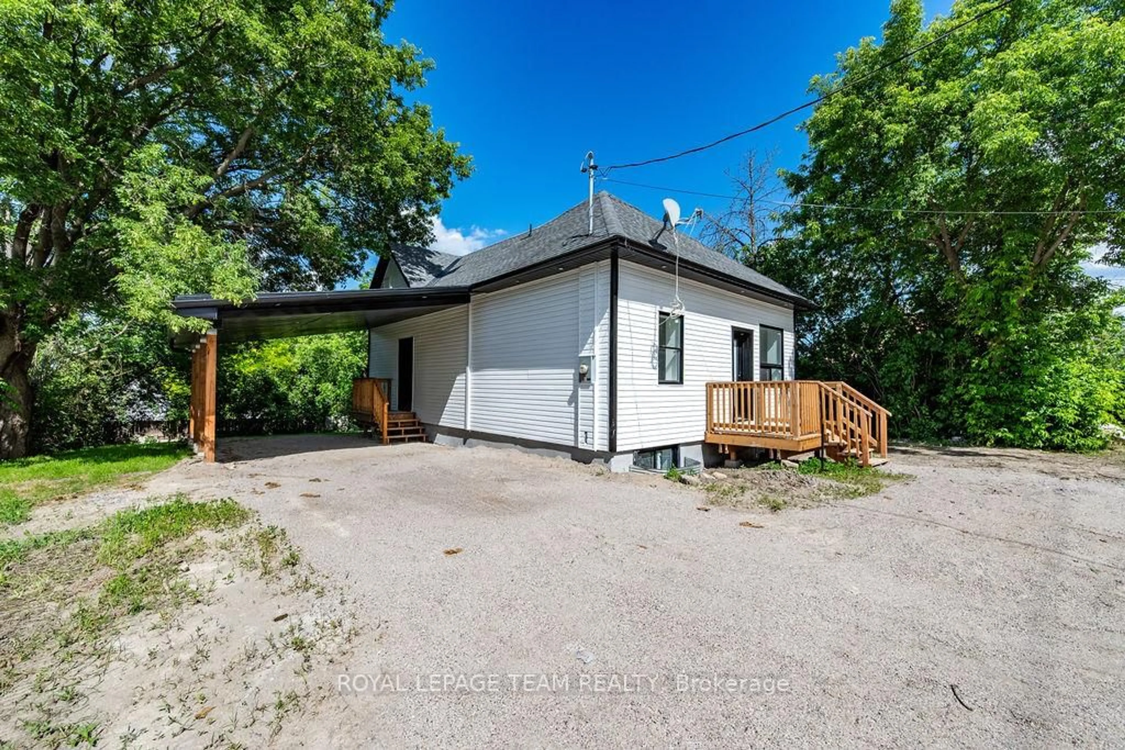 A pic from outside/outdoor area/front of a property/back of a property/a pic from drone, unknown for 29 Gillies St, Braeside Ontario K0A 1G0