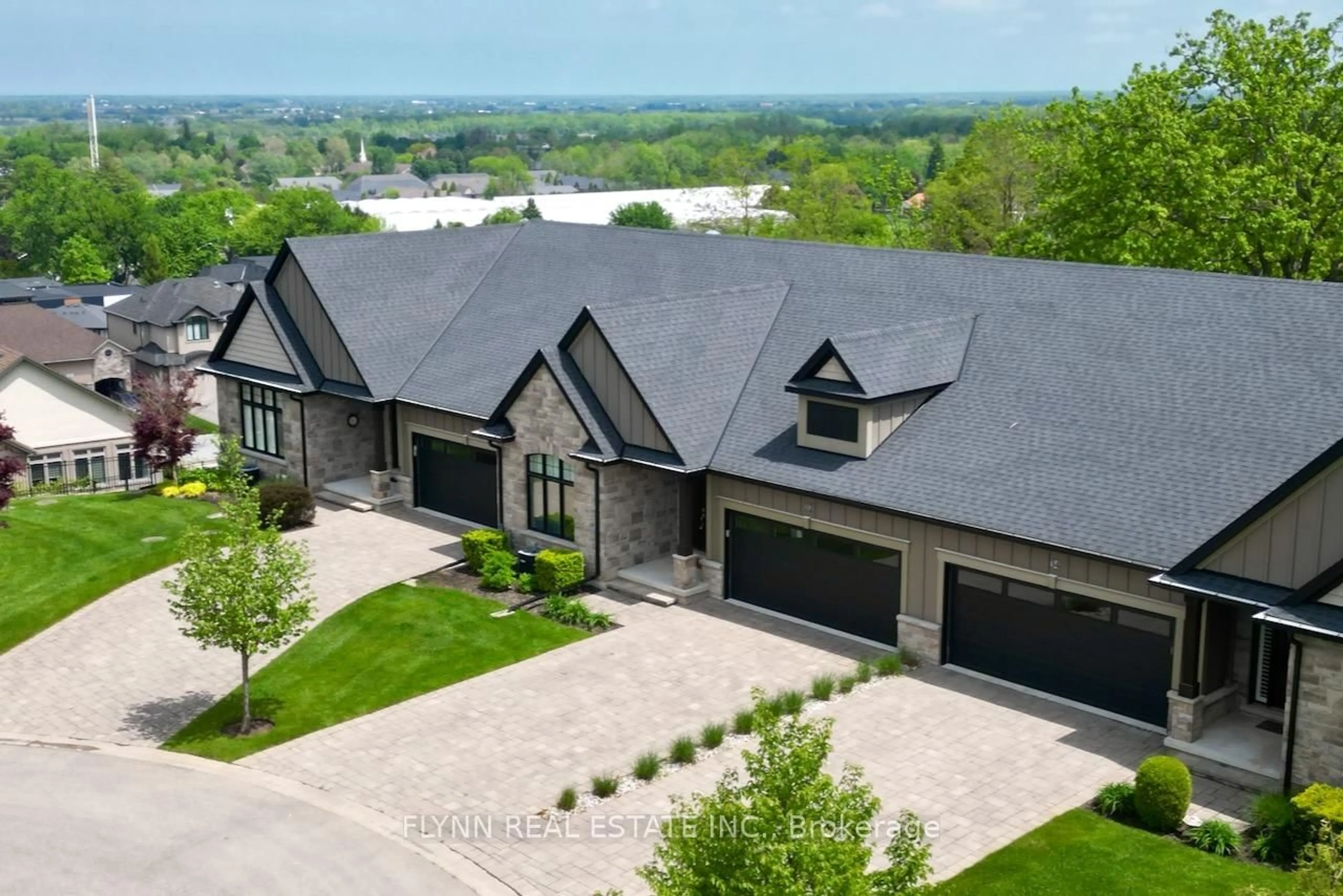A pic from outside/outdoor area/front of a property/back of a property/a pic from drone, unknown for 32 Ridgeview Cres, Niagara-on-the-Lake Ontario L0S 1J1