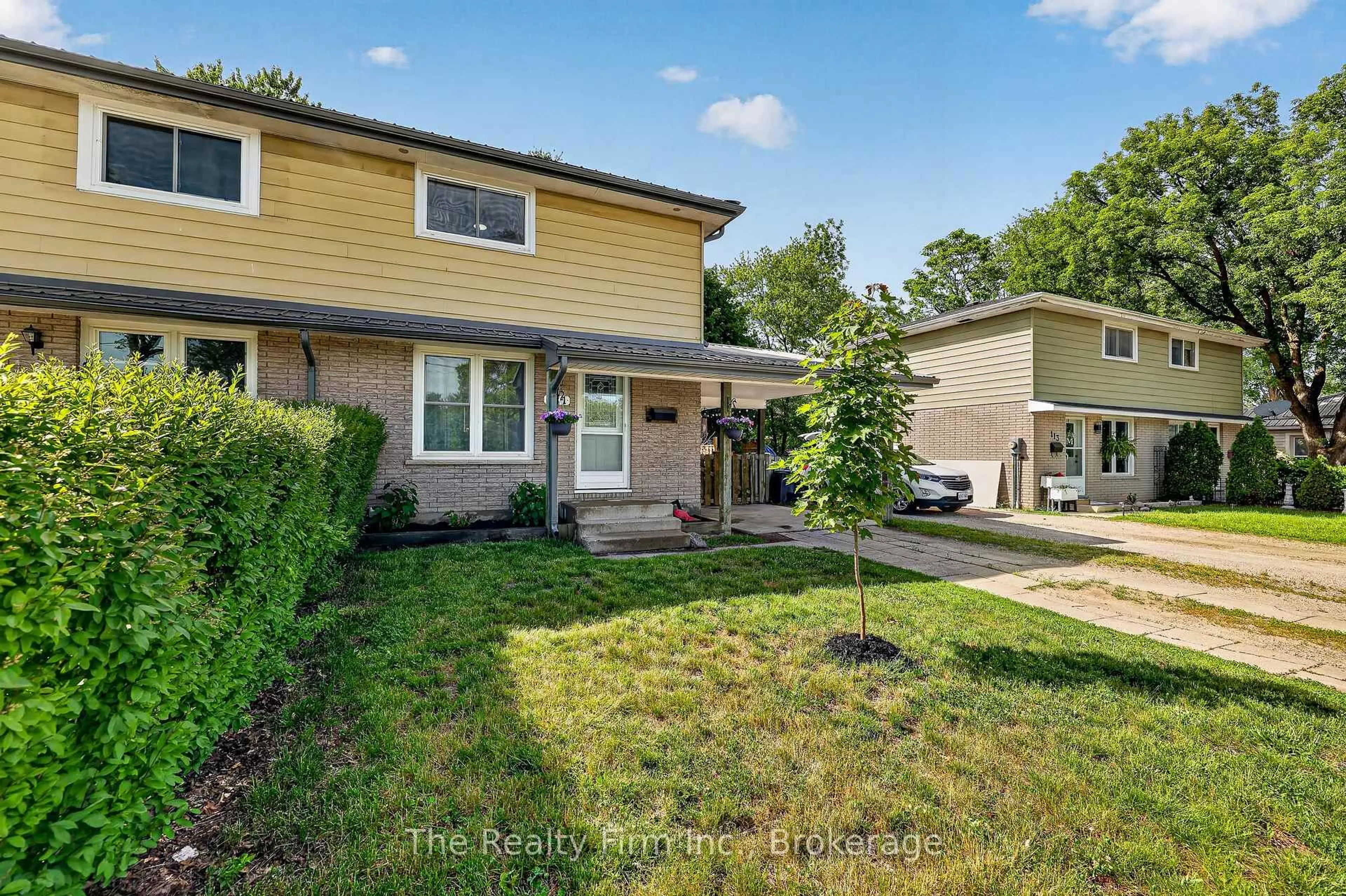 Home with vinyl exterior material, street for 111 Carnegie St, Ingersoll Ontario N5C 1K9