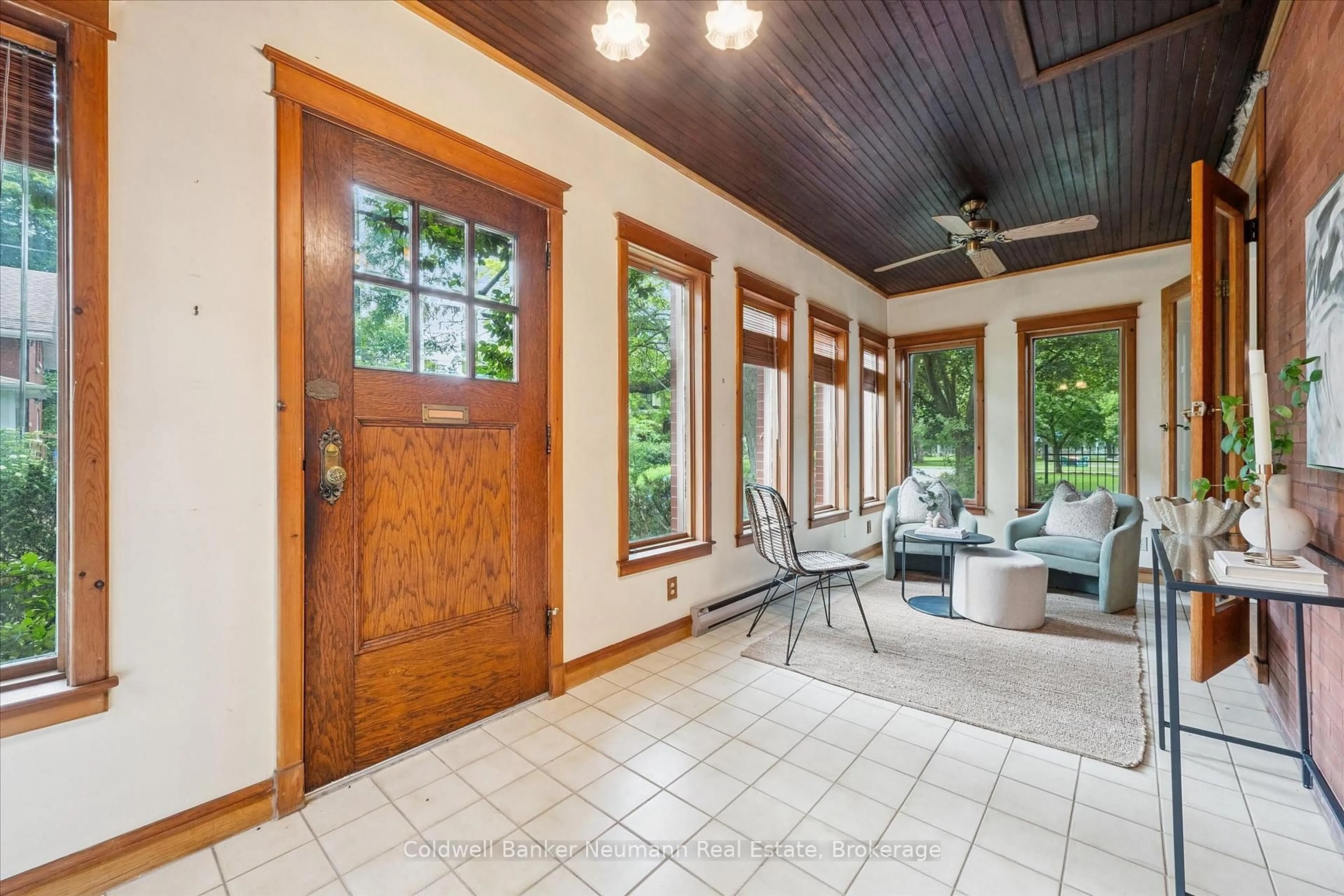 Indoor entryway for 53 Hillcrest Dr, Guelph Ontario N1E 4W8