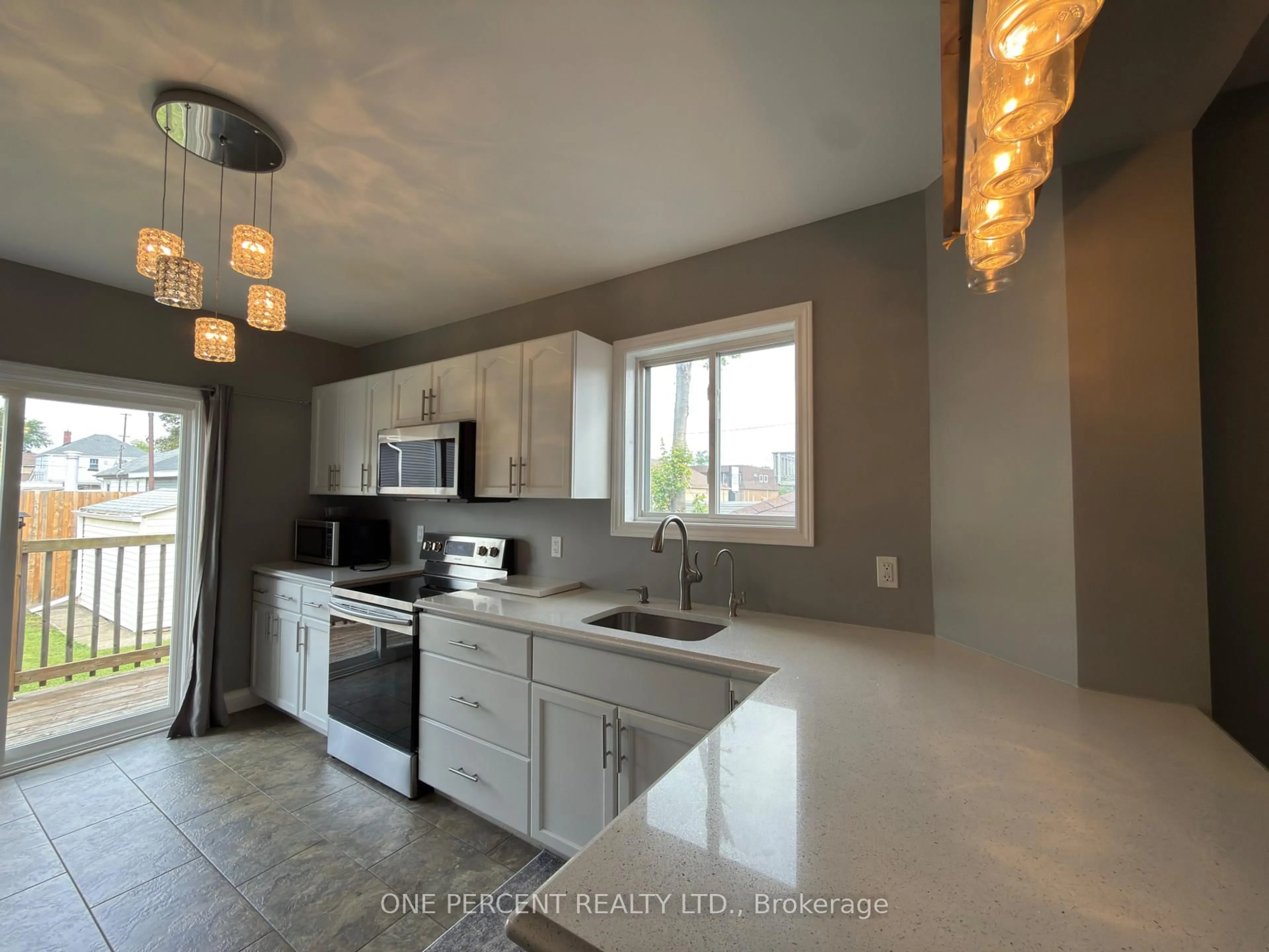 Open concept kitchen, ceramic/tile floor for 9 Lyons Ave, Welland Ontario L3B 1L8