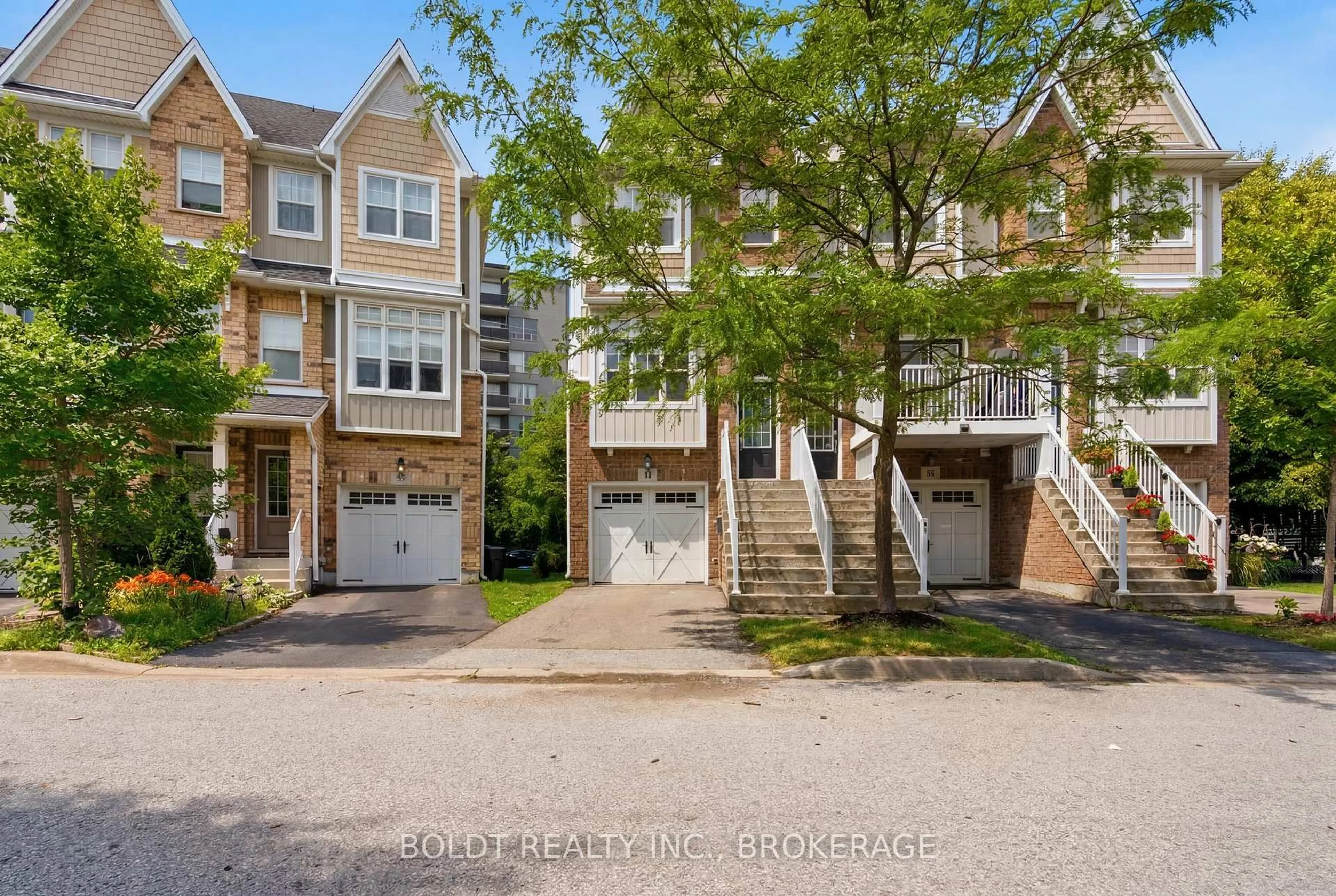 A pic from outside/outdoor area/front of a property/back of a property/a pic from drone, street for 41 Durksen Dr, St. Catharines Ontario L2R 0A7