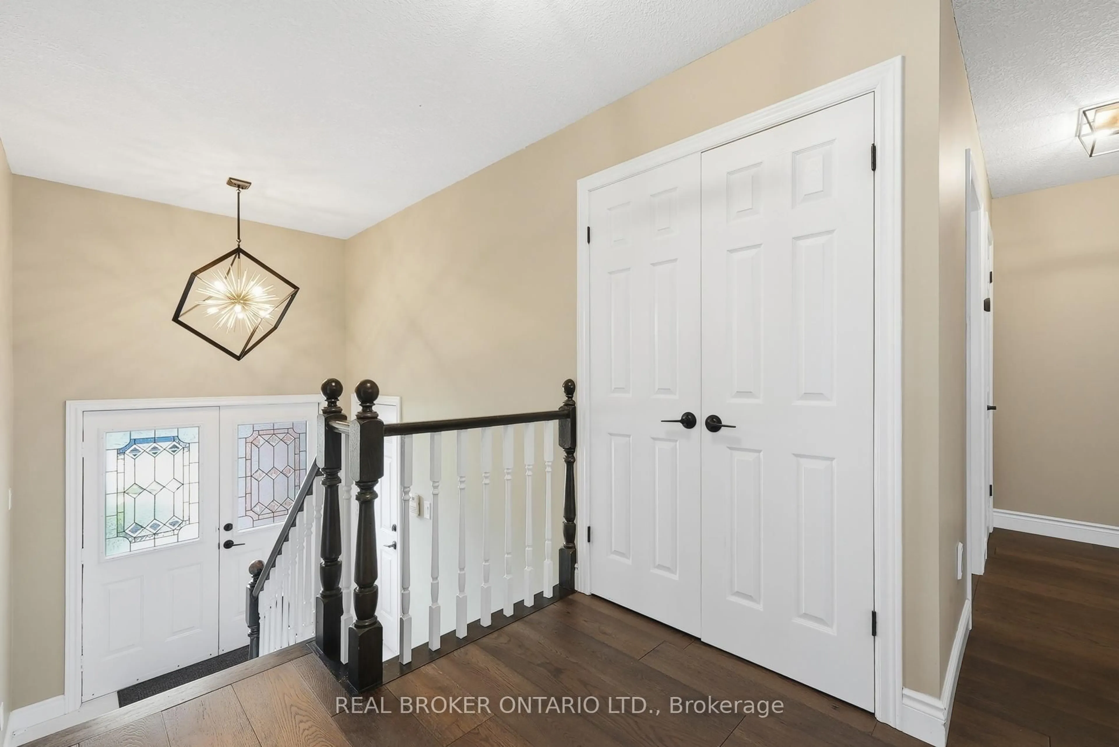 Indoor entryway for 105 Harwood Rd, Cambridge Ontario N1S 4R9