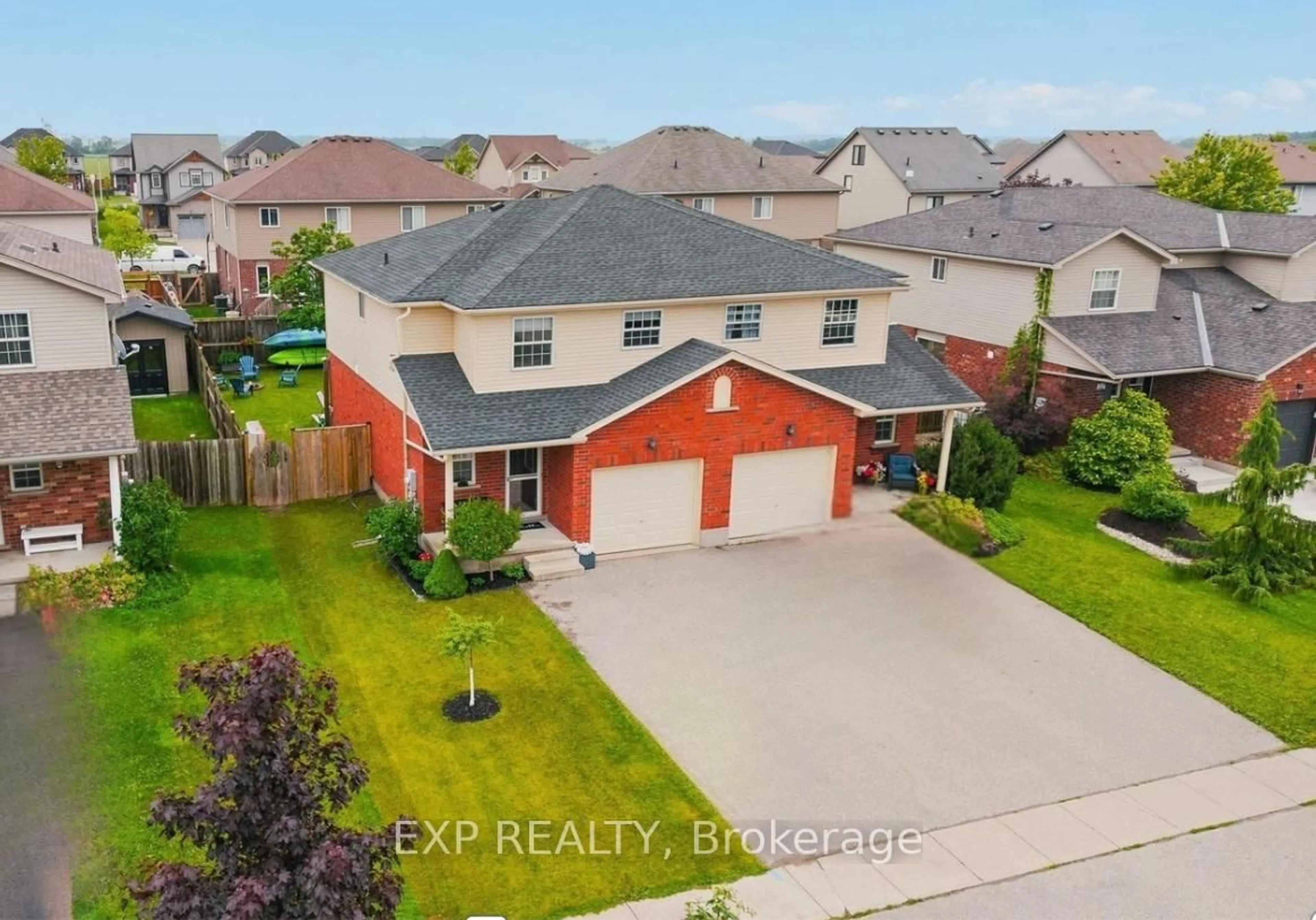 A pic from outside/outdoor area/front of a property/back of a property/a pic from drone, street for 31 Parkside St, Mapleton Ontario N0G 1P0