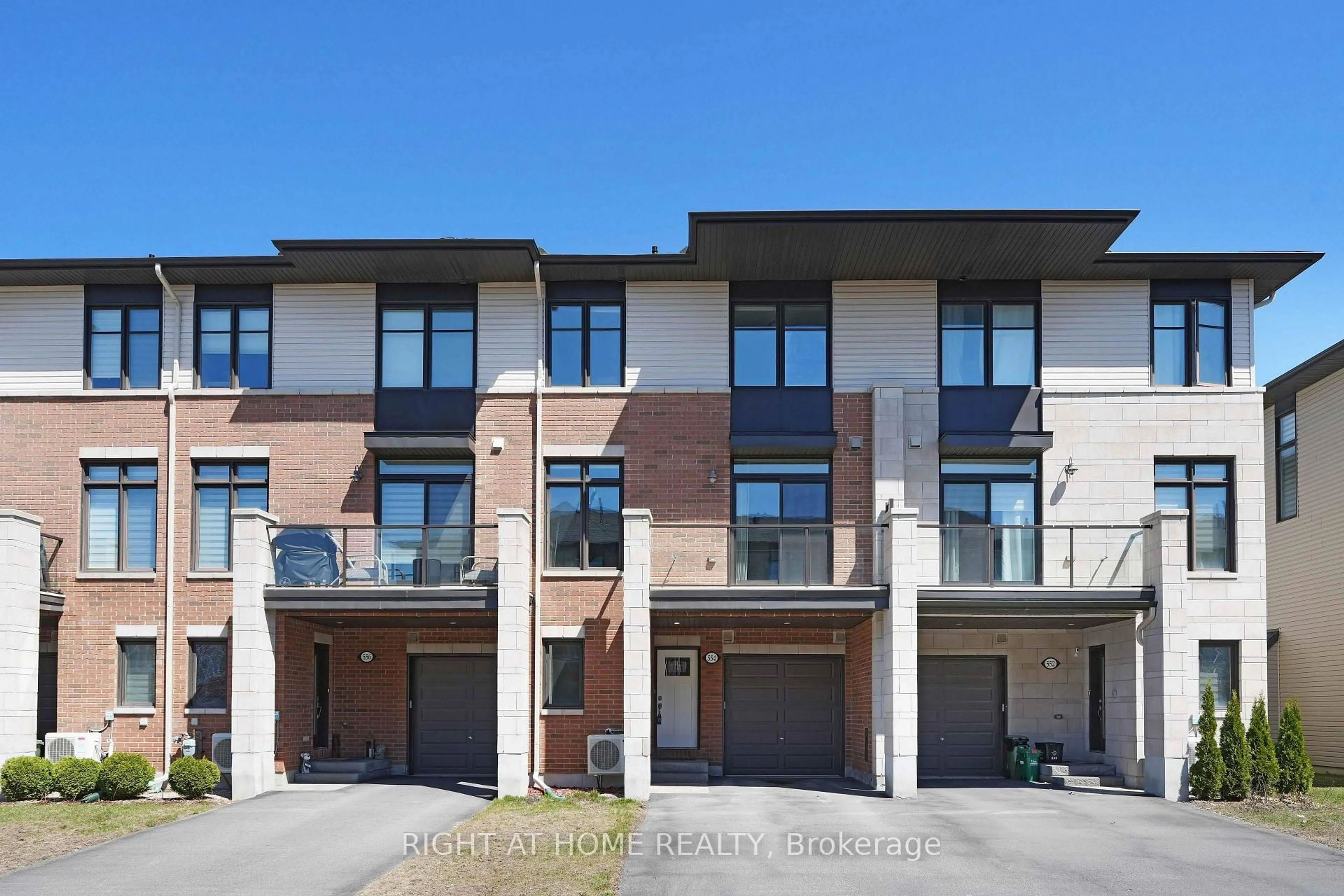 Unknown for 554 Labrador Cres, Ottawa Ontario K1T 0R4