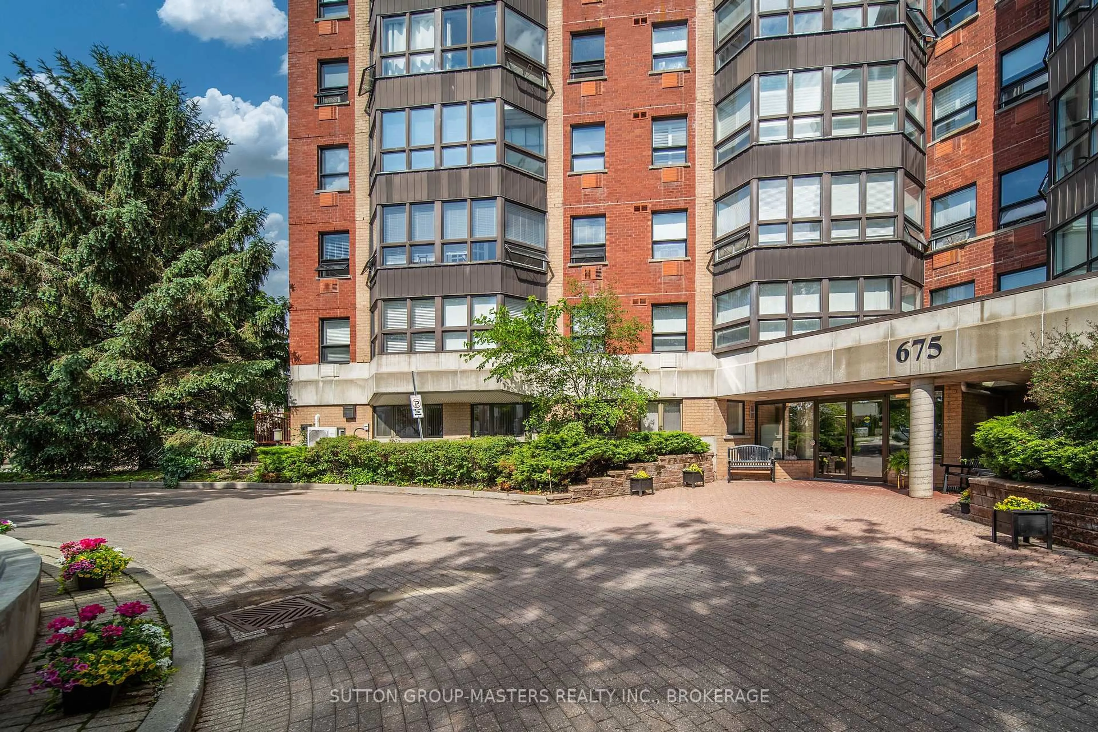 Indoor foyer for 675 Davis Dr #611, Kingston Ontario K7M 8L5