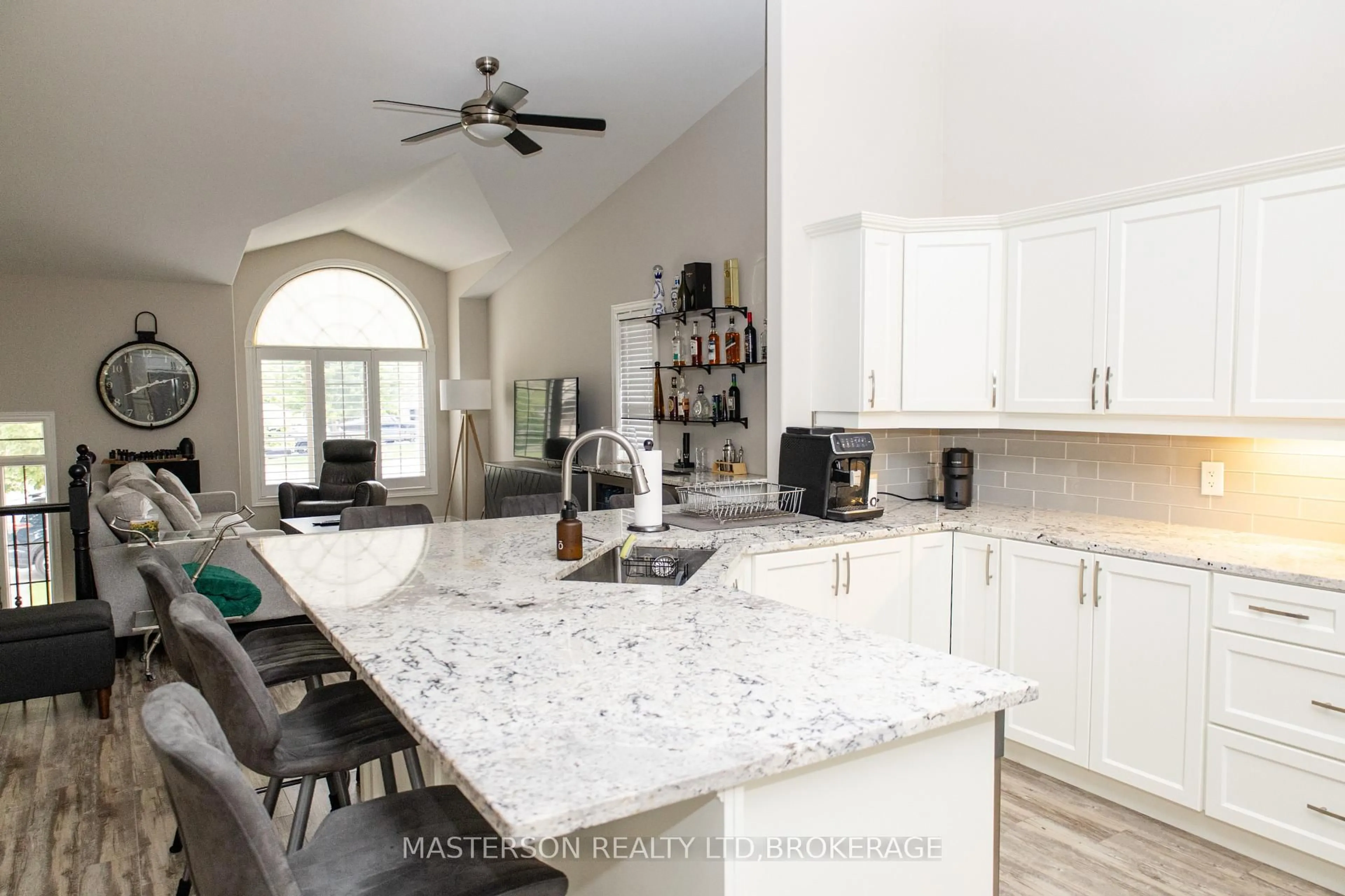Open concept kitchen, ceramic/tile floor for 6662 Alina Crt, Niagara Falls Ontario L2H 0A7