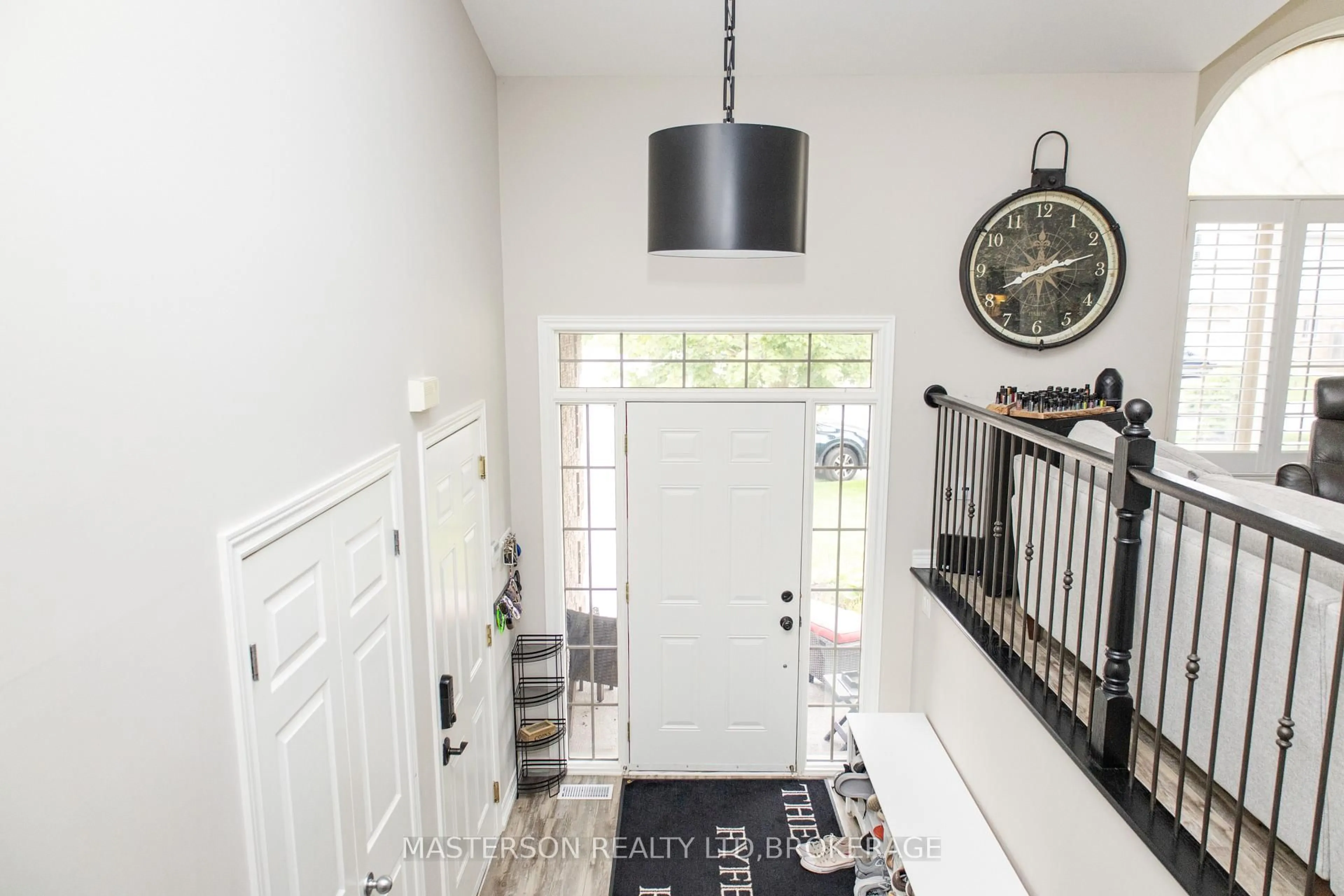 Indoor entryway for 6662 Alina Crt, Niagara Falls Ontario L2H 0A7
