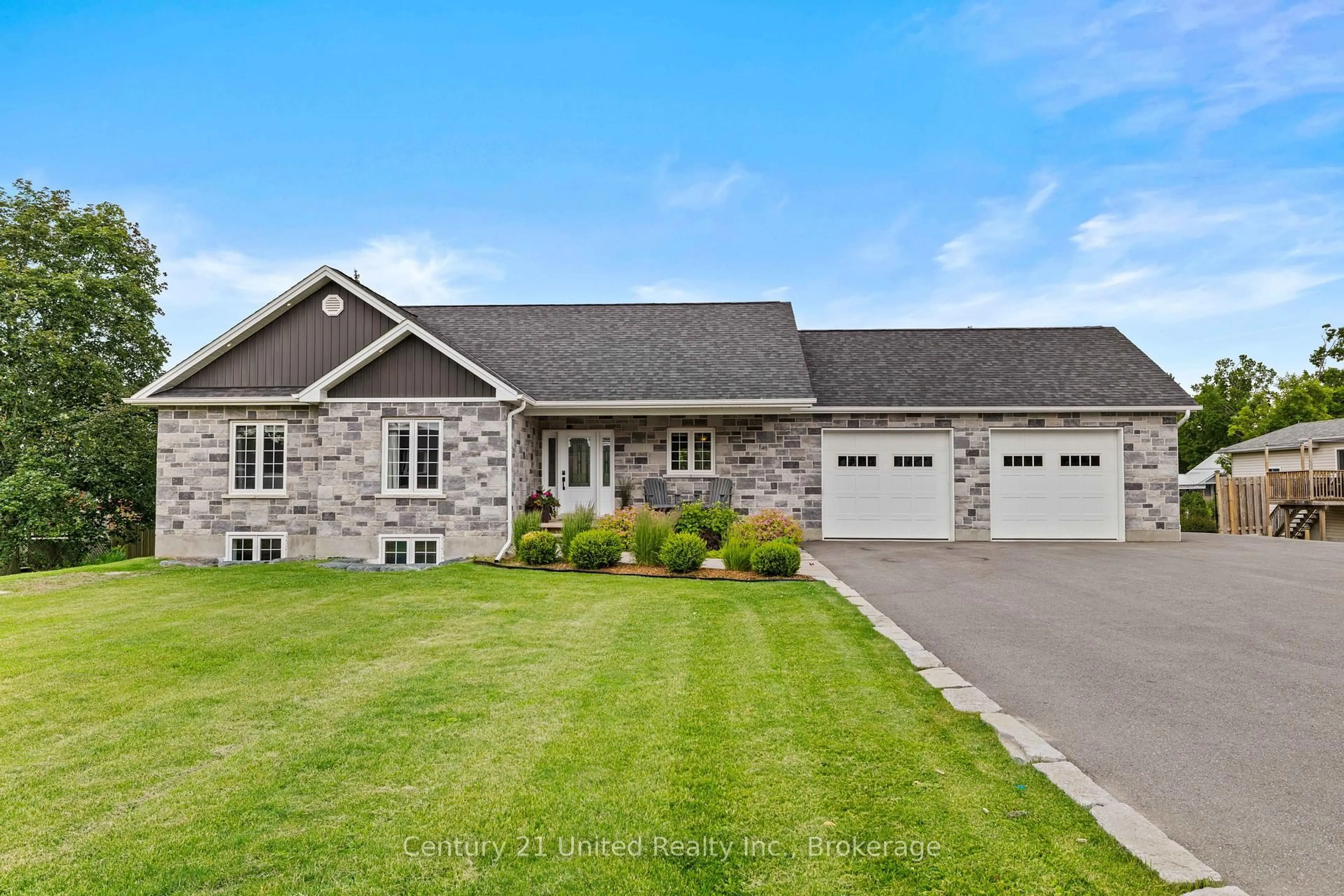 Home with vinyl exterior material, street for 929 Mount Pleasant Rd, Cavan Monaghan Ontario L0A 1C0