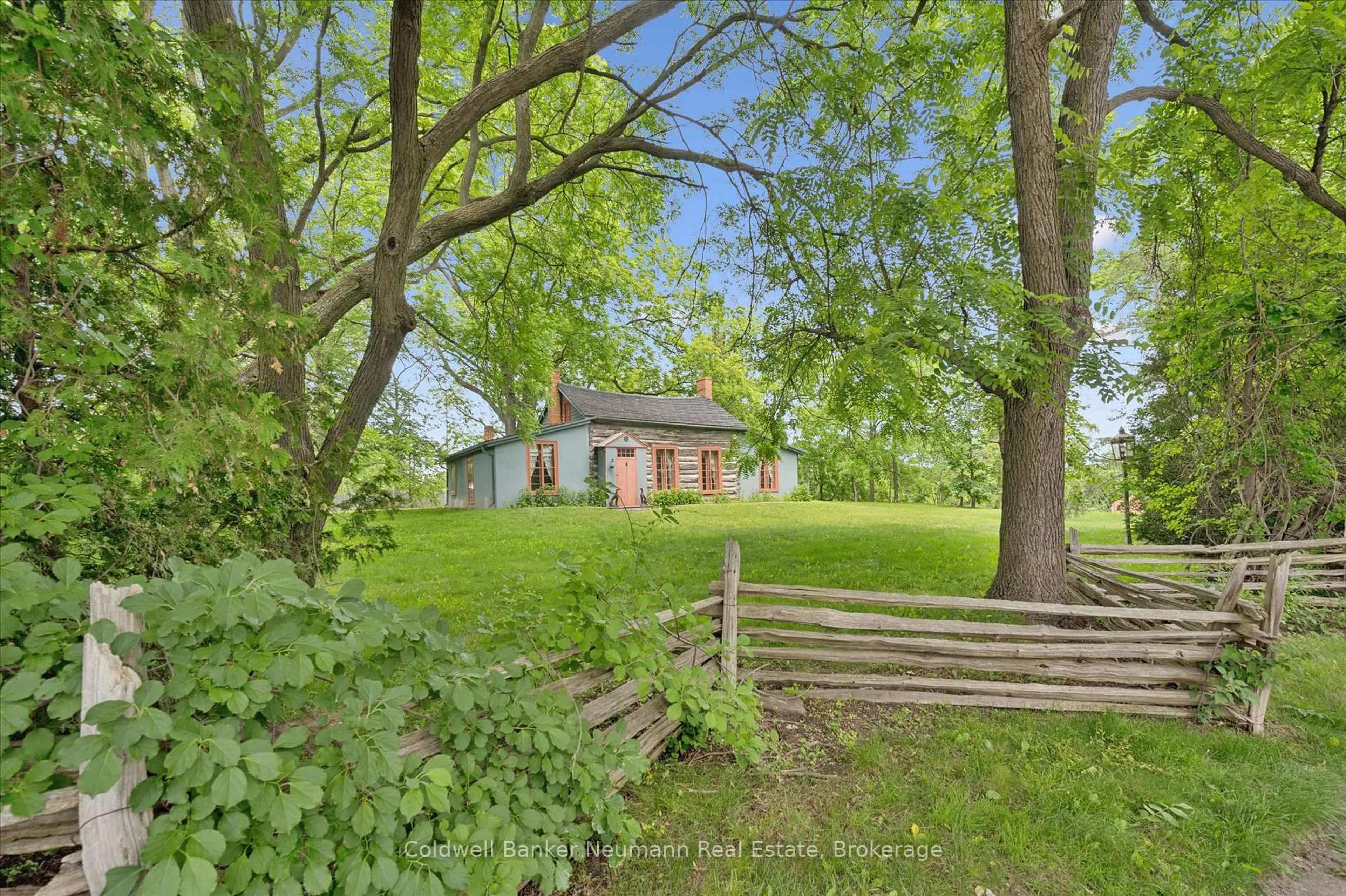 A pic from outside/outdoor area/front of a property/back of a property/a pic from drone, unknown for 280 Palmer St, Guelph Ontario N1E 2S2