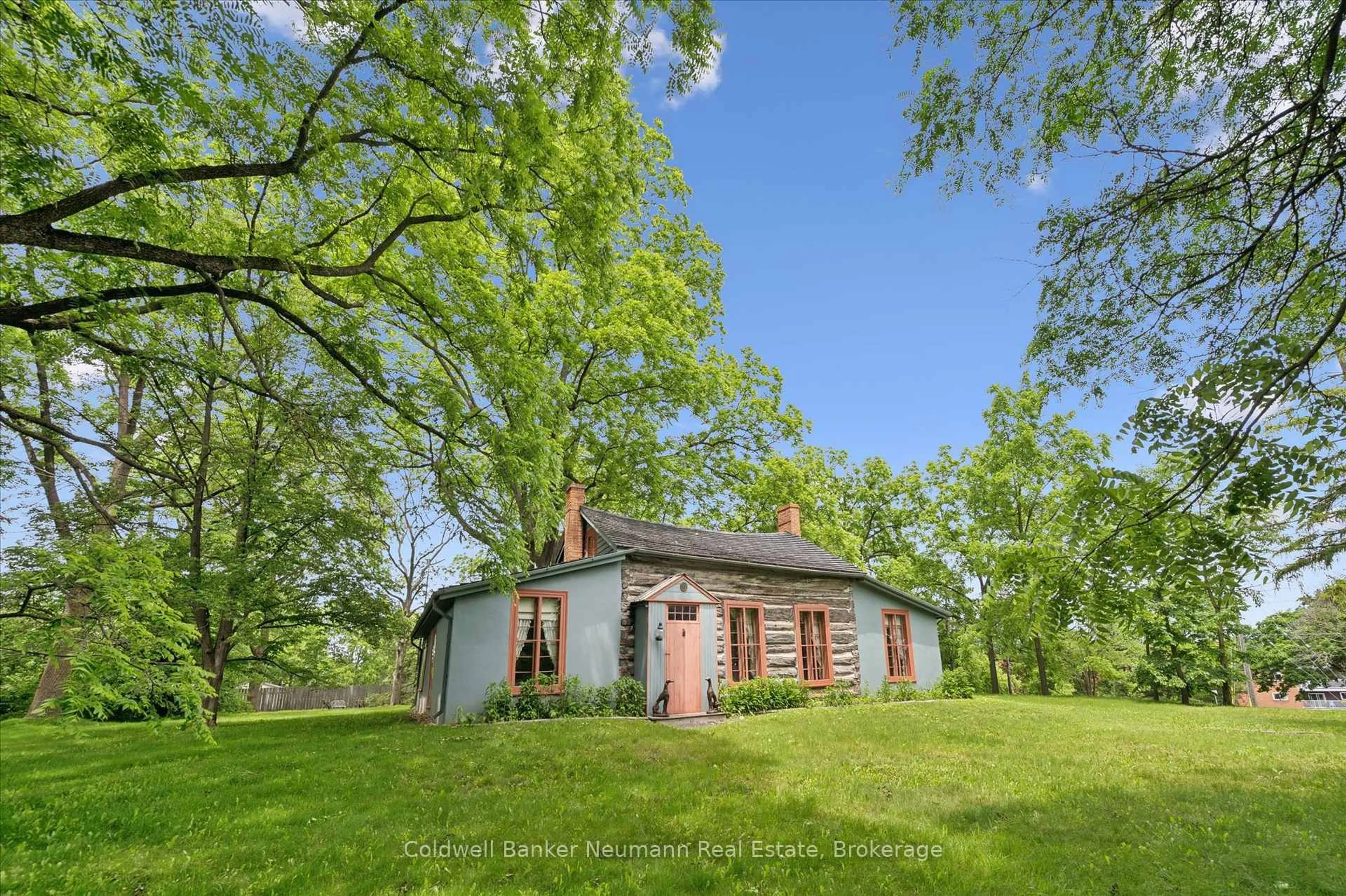 A pic from outside/outdoor area/front of a property/back of a property/a pic from drone, unknown for 280 Palmer St, Guelph Ontario N1E 2S2