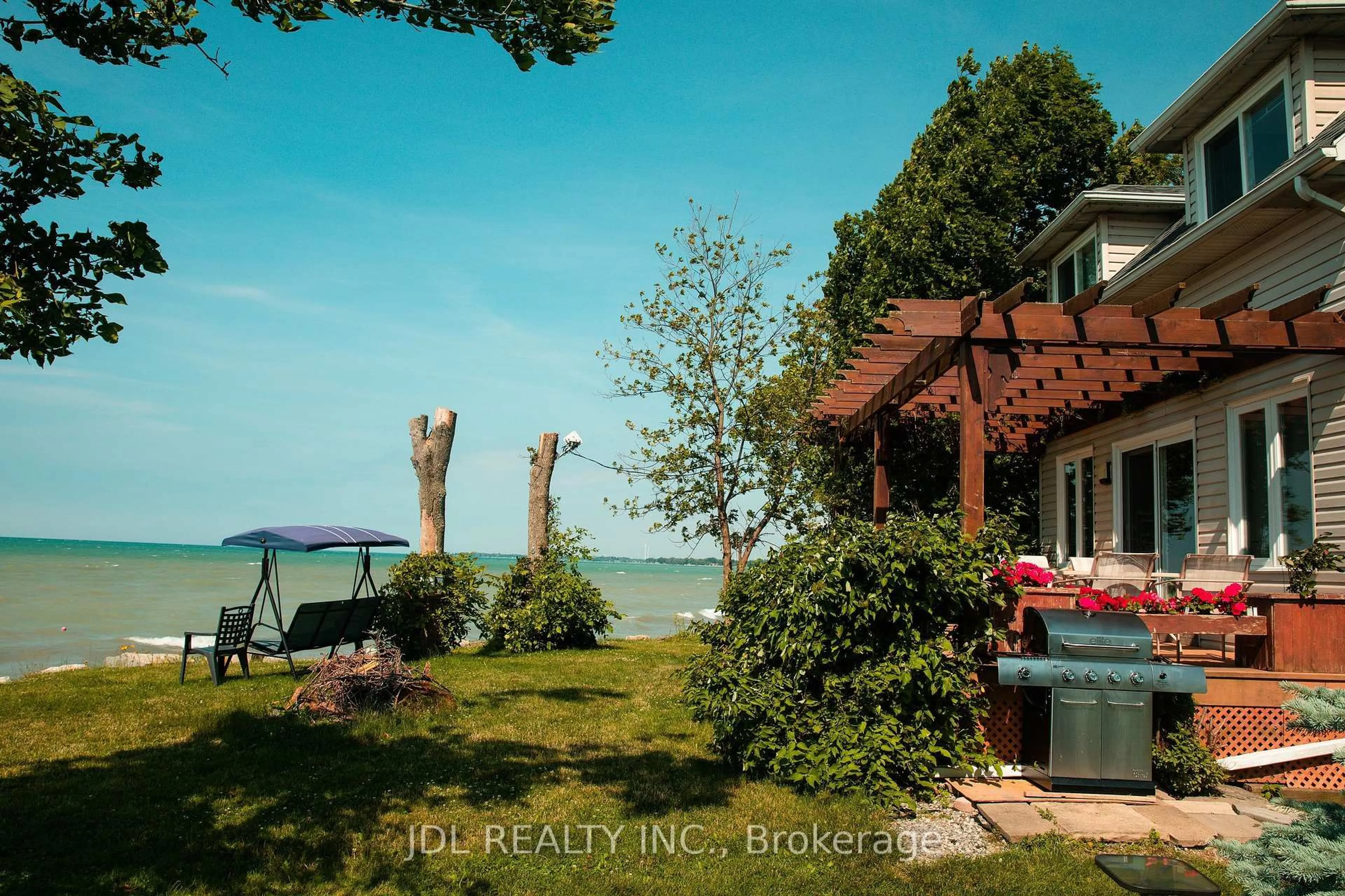 Patio, water/lake/river/ocean view for 3188 Lakeshore Rd, Haldimand Ontario N1A 2W8