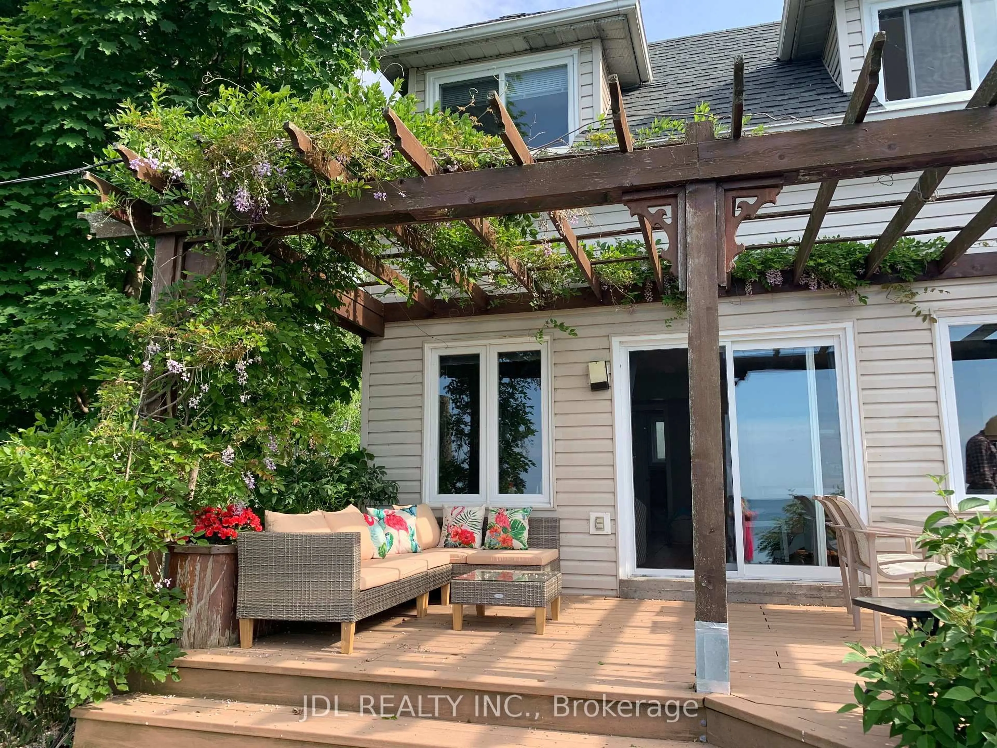 Patio, street for 3188 Lakeshore Rd, Haldimand Ontario N1A 2W8
