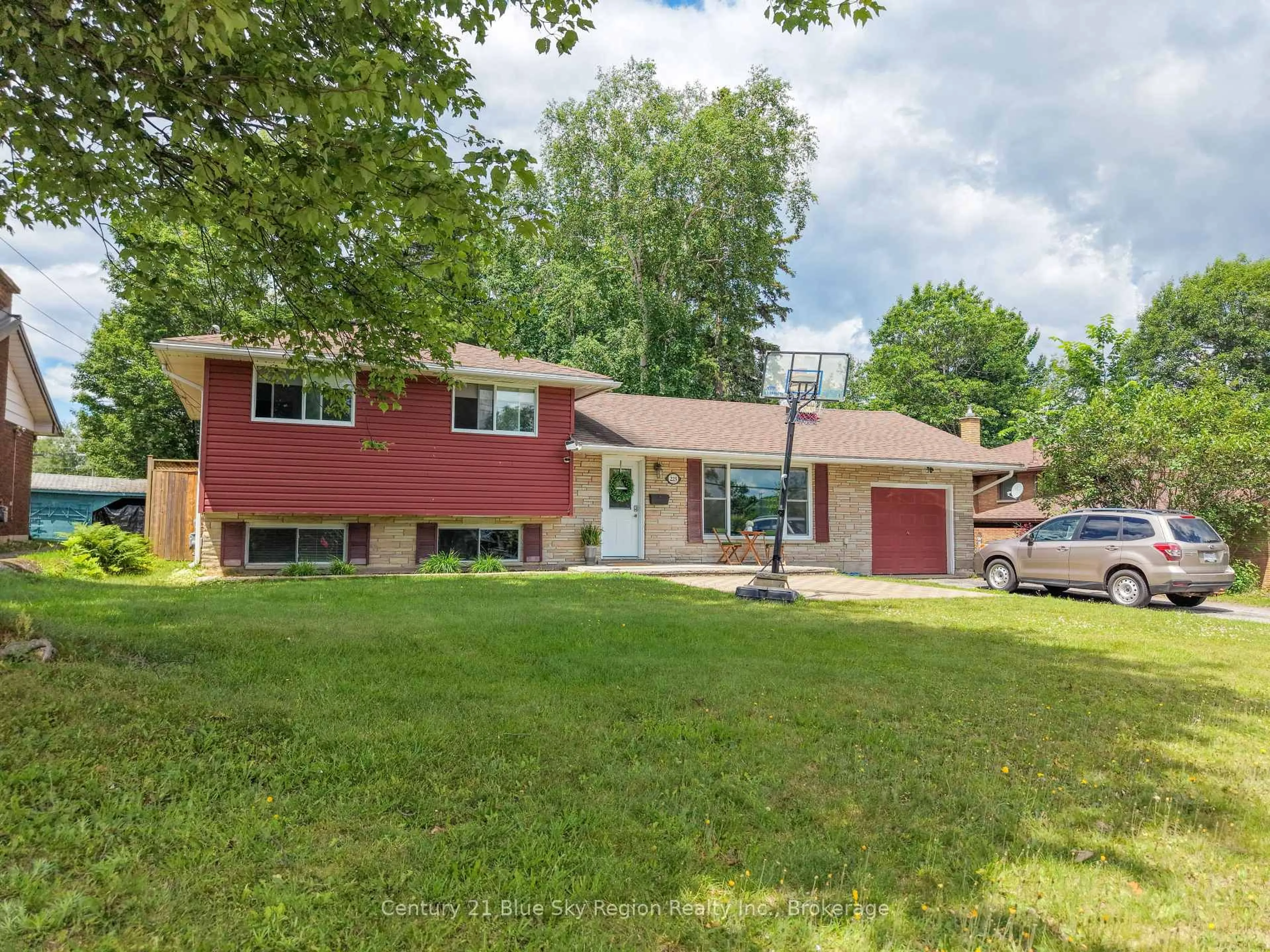 Home with vinyl exterior material, street for 225 Reginald Rd, North Bay Ontario P1A 3B3