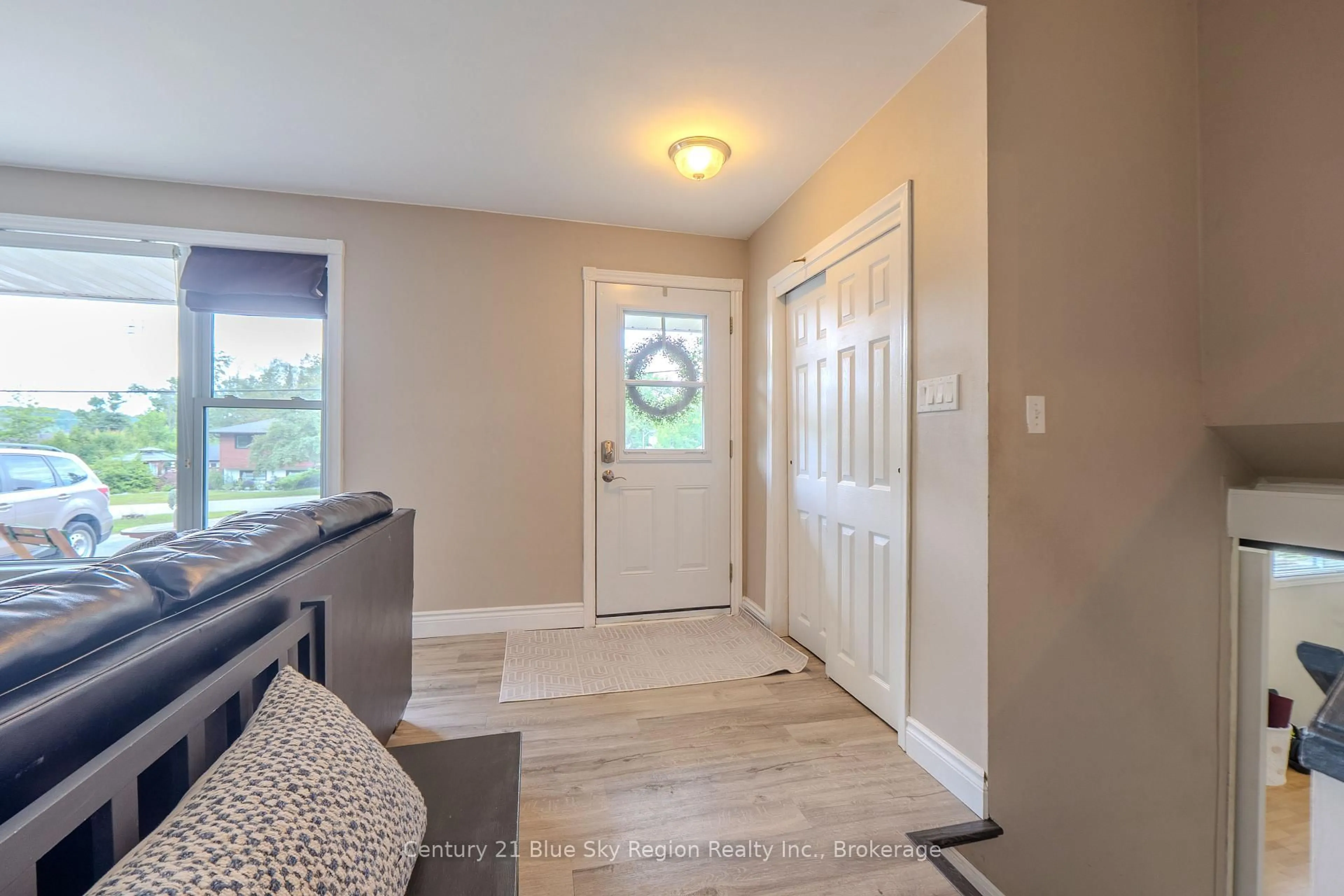 Indoor entryway for 225 Reginald Rd, North Bay Ontario P1A 3B3