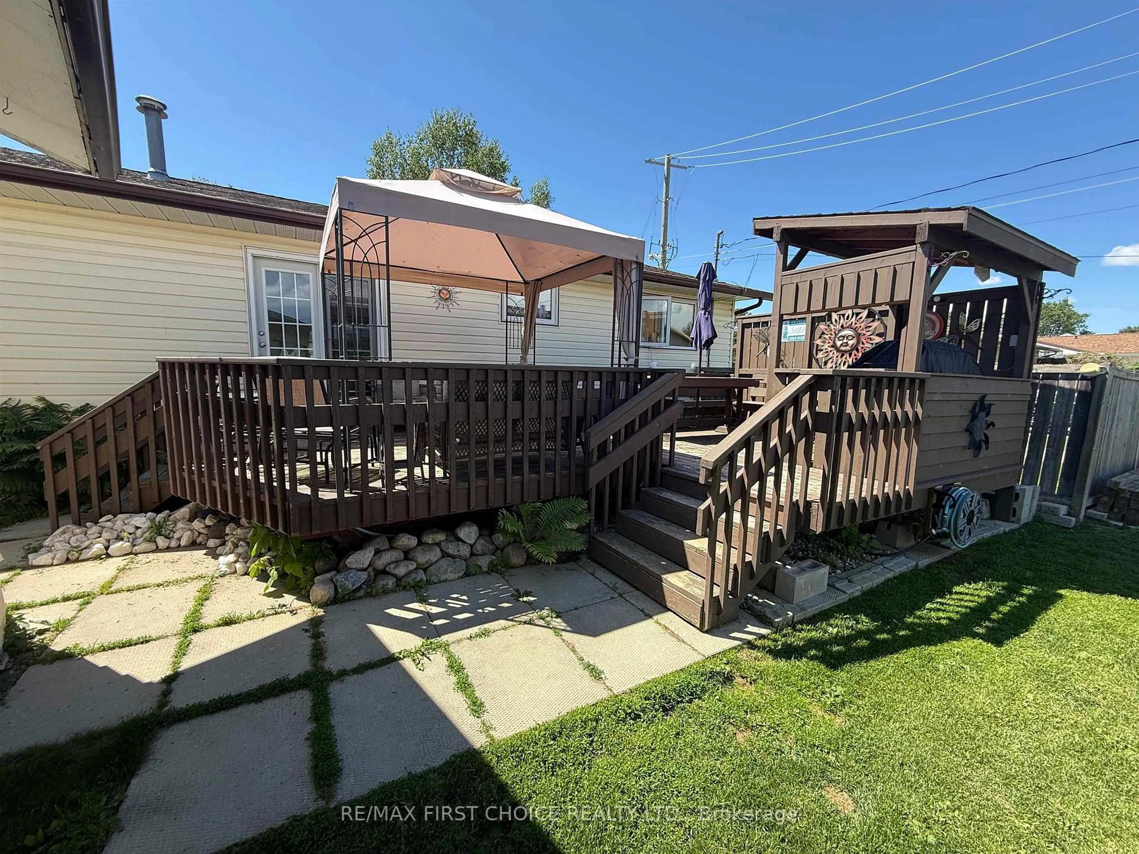 A pic from outside/outdoor area/front of a property/back of a property/a pic from drone, street for 275 St. Charles St, Dryden Ontario P8N 1M4
