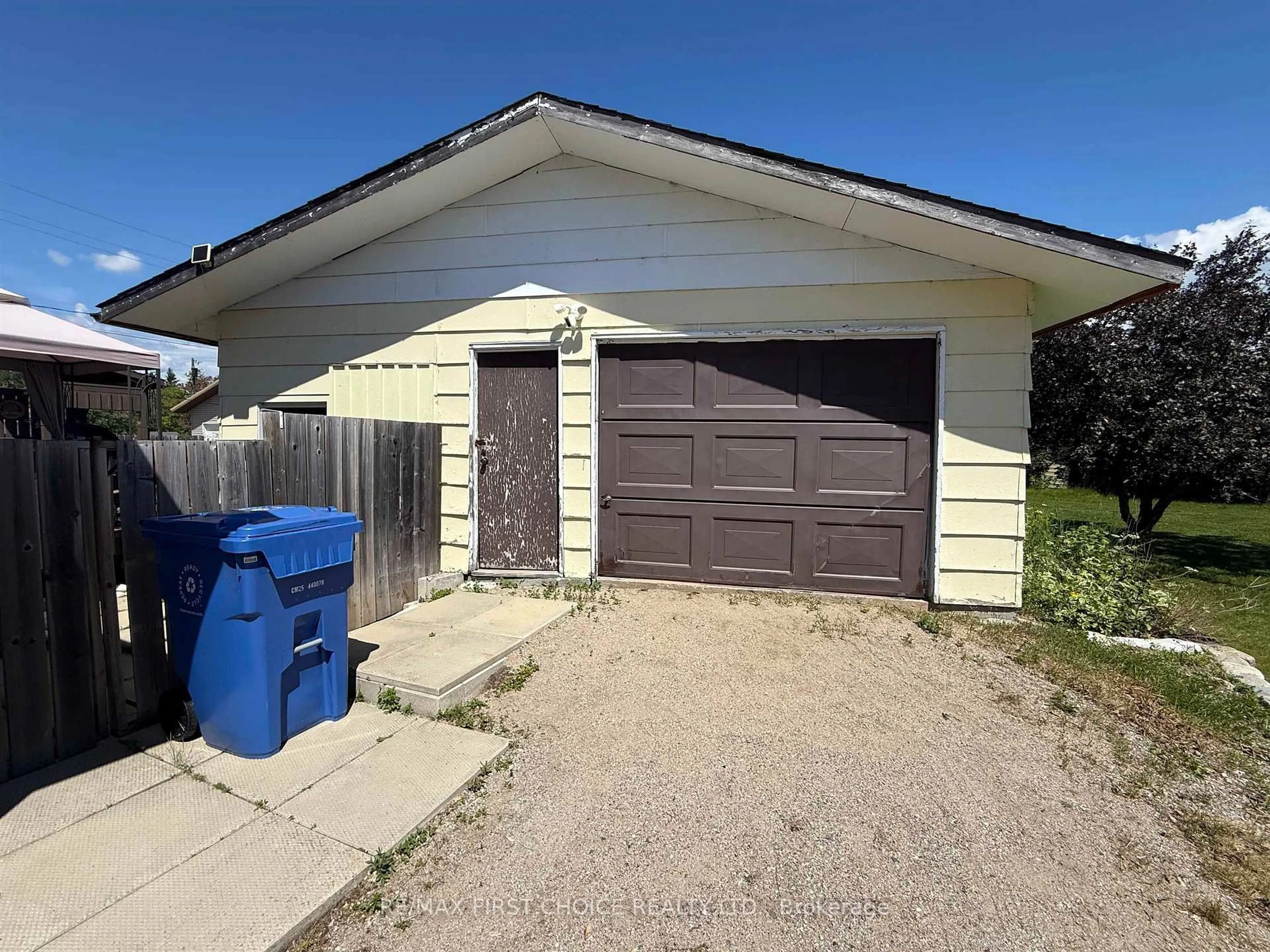 Shed for 275 St. Charles St, Dryden Ontario P8N 1M4