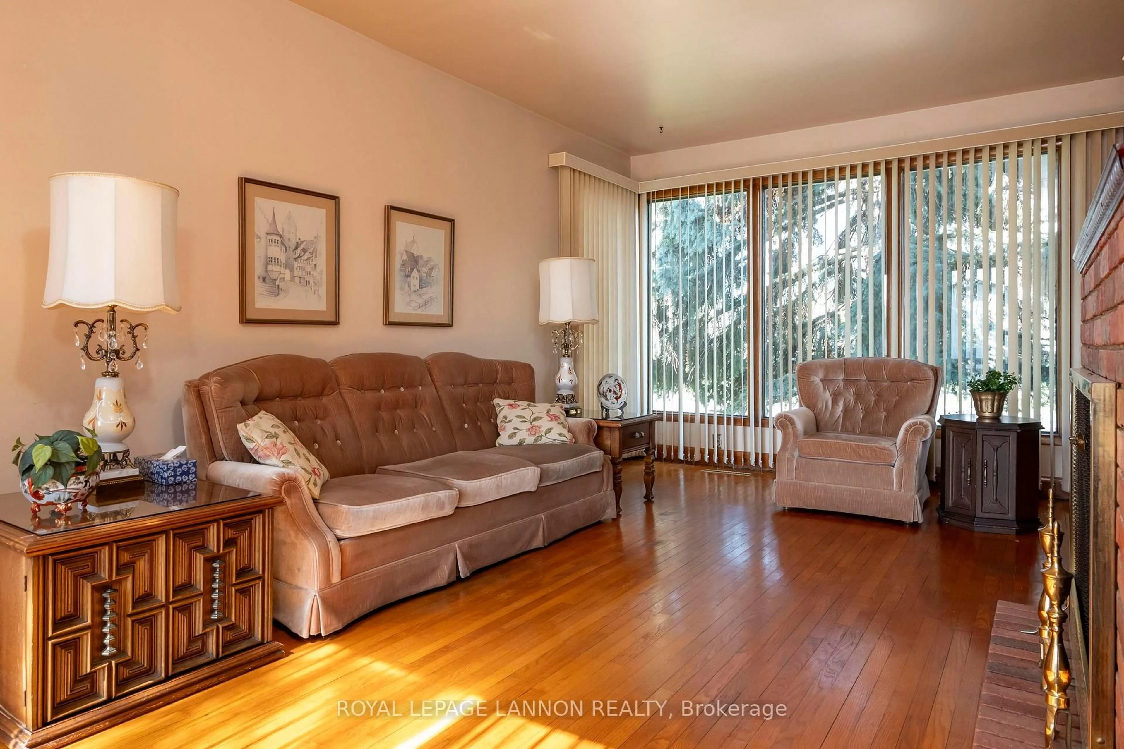 Living room with furniture, unknown for 231 ALDER Ave, Thunder Bay Ontario P7B 4T8