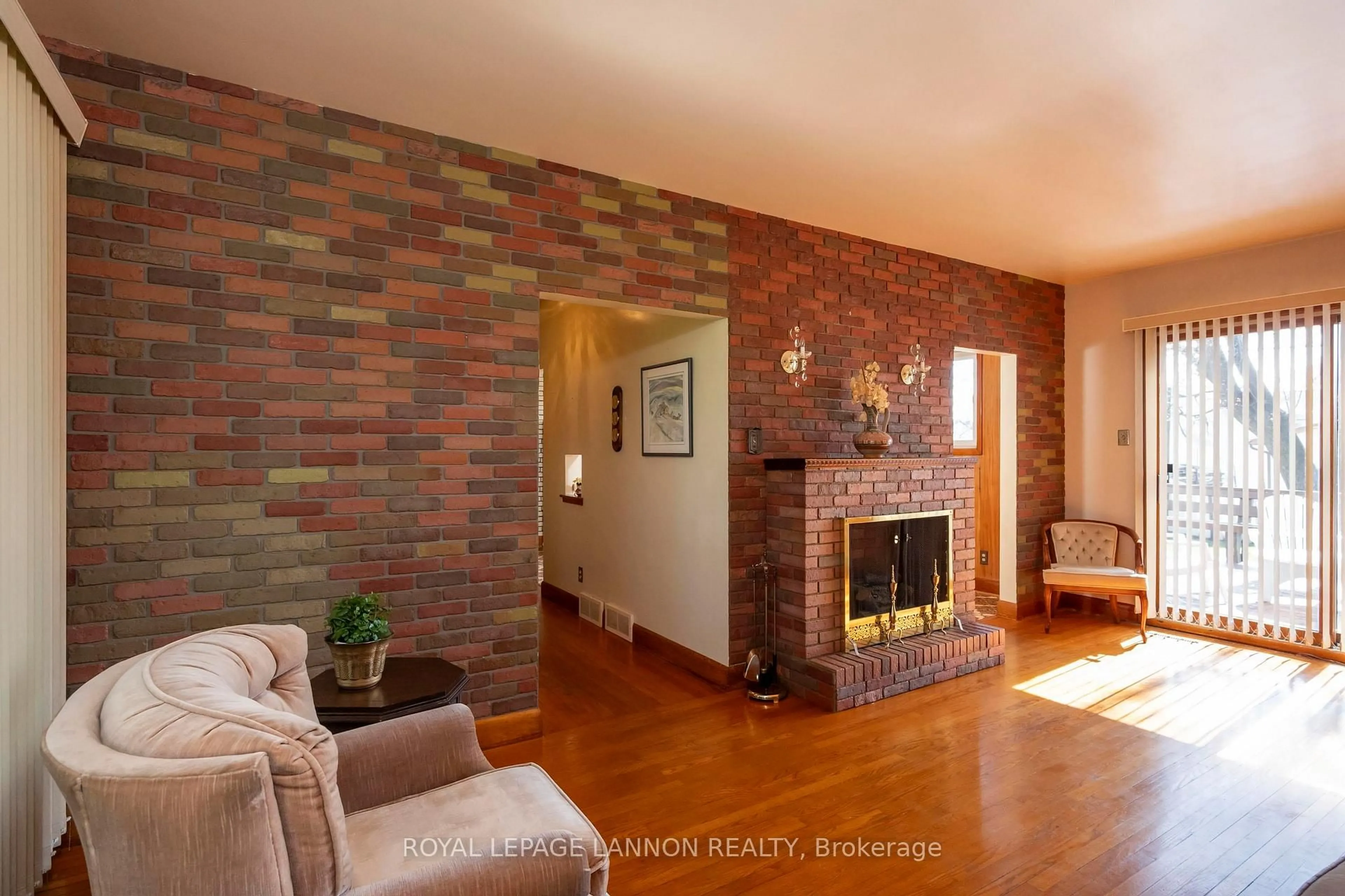 Indoor entryway for 231 ALDER Ave, Thunder Bay Ontario P7B 4T8