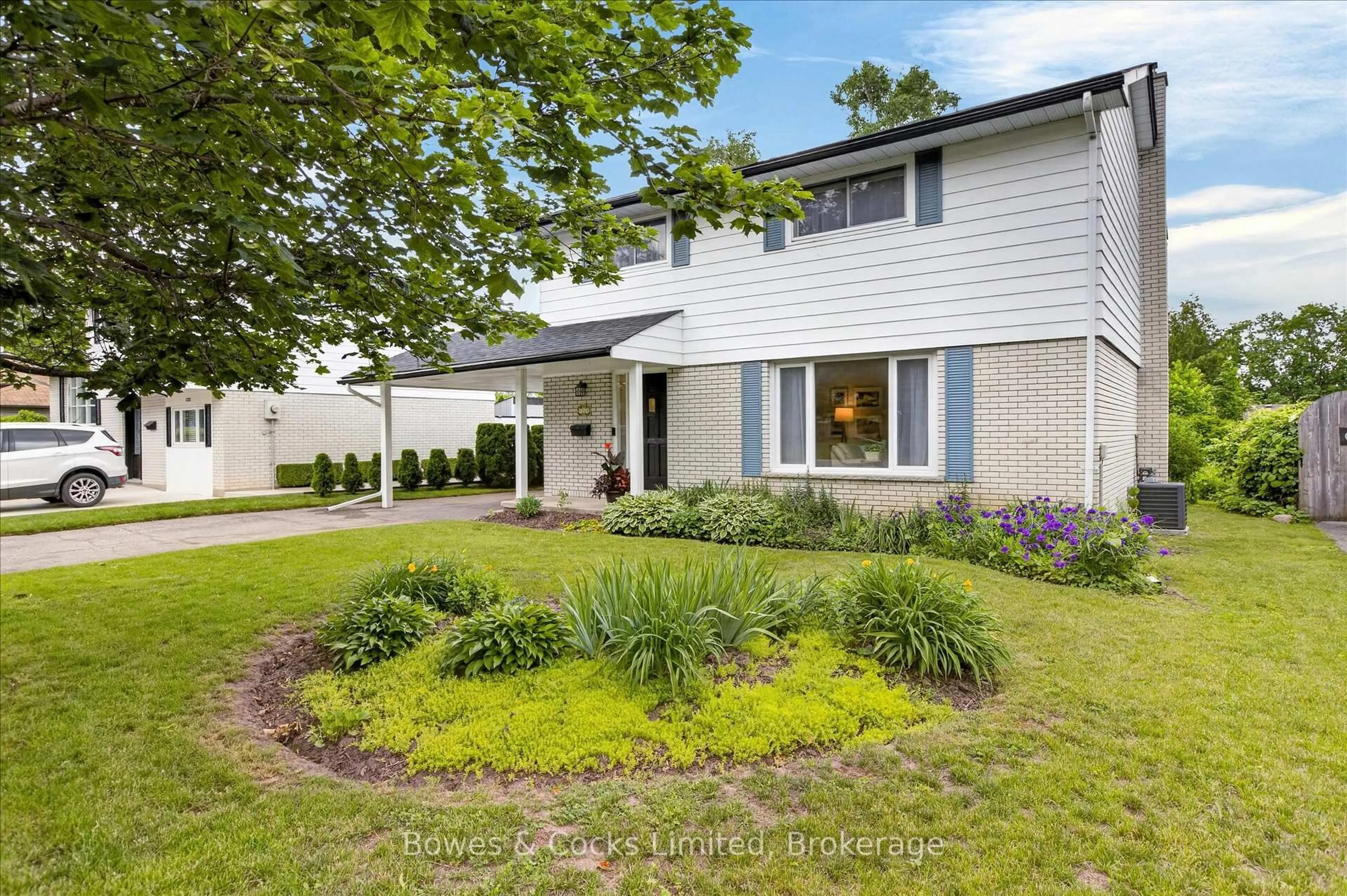 A pic from outside/outdoor area/front of a property/back of a property/a pic from drone, street for 1228 Bathurst St, Peterborough Ontario K9H 6X5