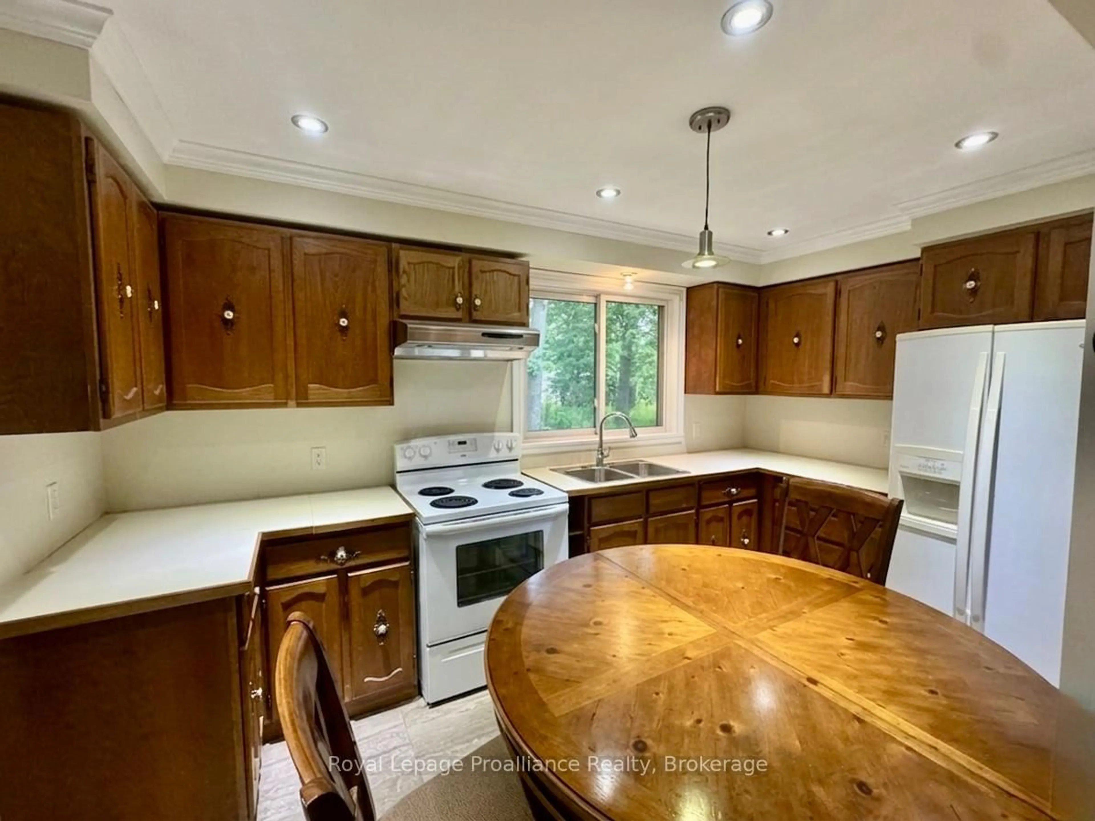 Standard kitchen, wood/laminate floor for 2683 Maplegrove Rd, Cavan Monaghan Ontario K9J 6X4