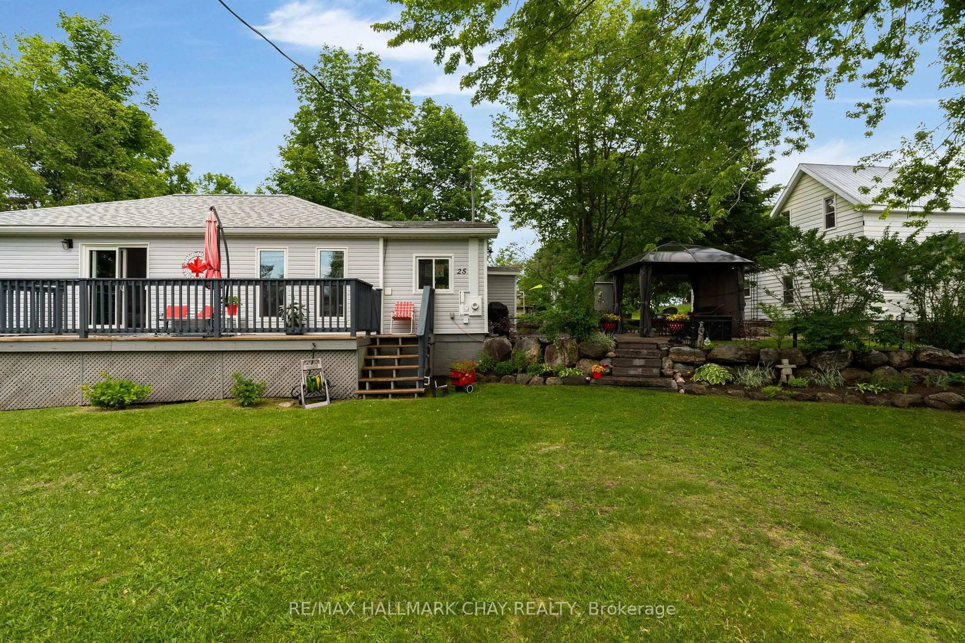 A pic from outside/outdoor area/front of a property/back of a property/a pic from drone, unknown for 25 Railway St, Georgian Bay Ontario P0C 1H0