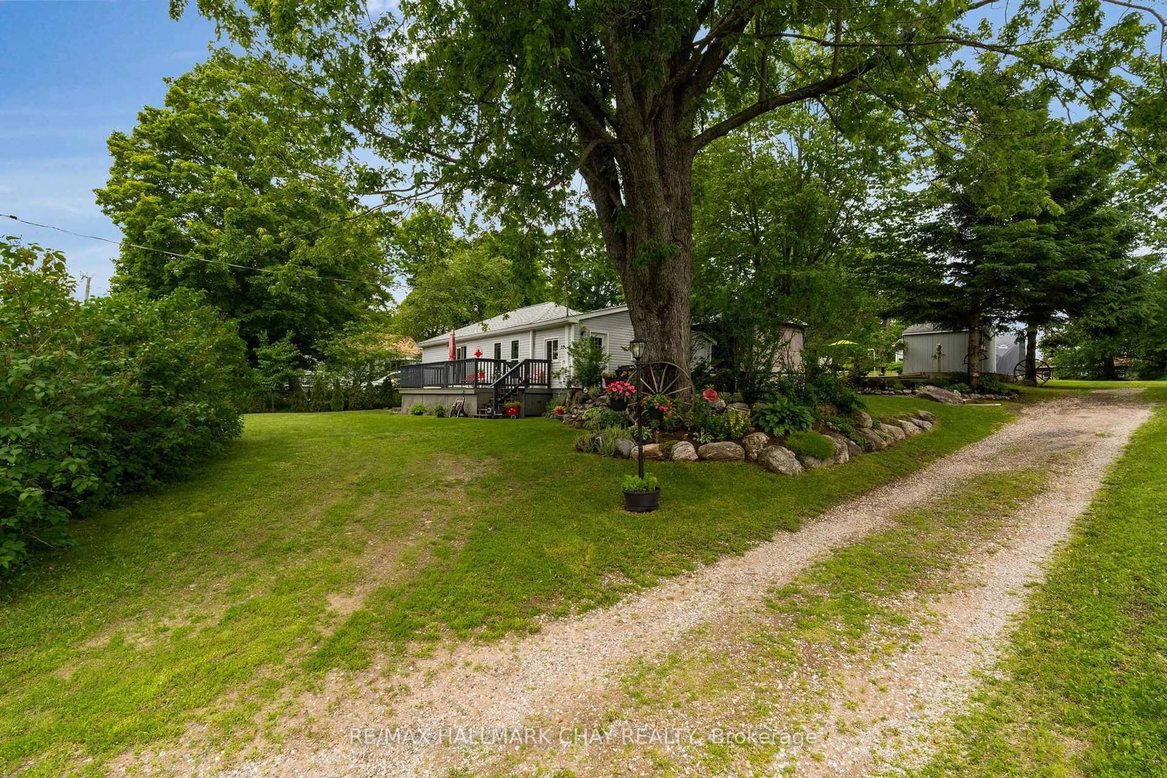 A pic from outside/outdoor area/front of a property/back of a property/a pic from drone, unknown for 25 Railway St, Georgian Bay Ontario P0C 1H0