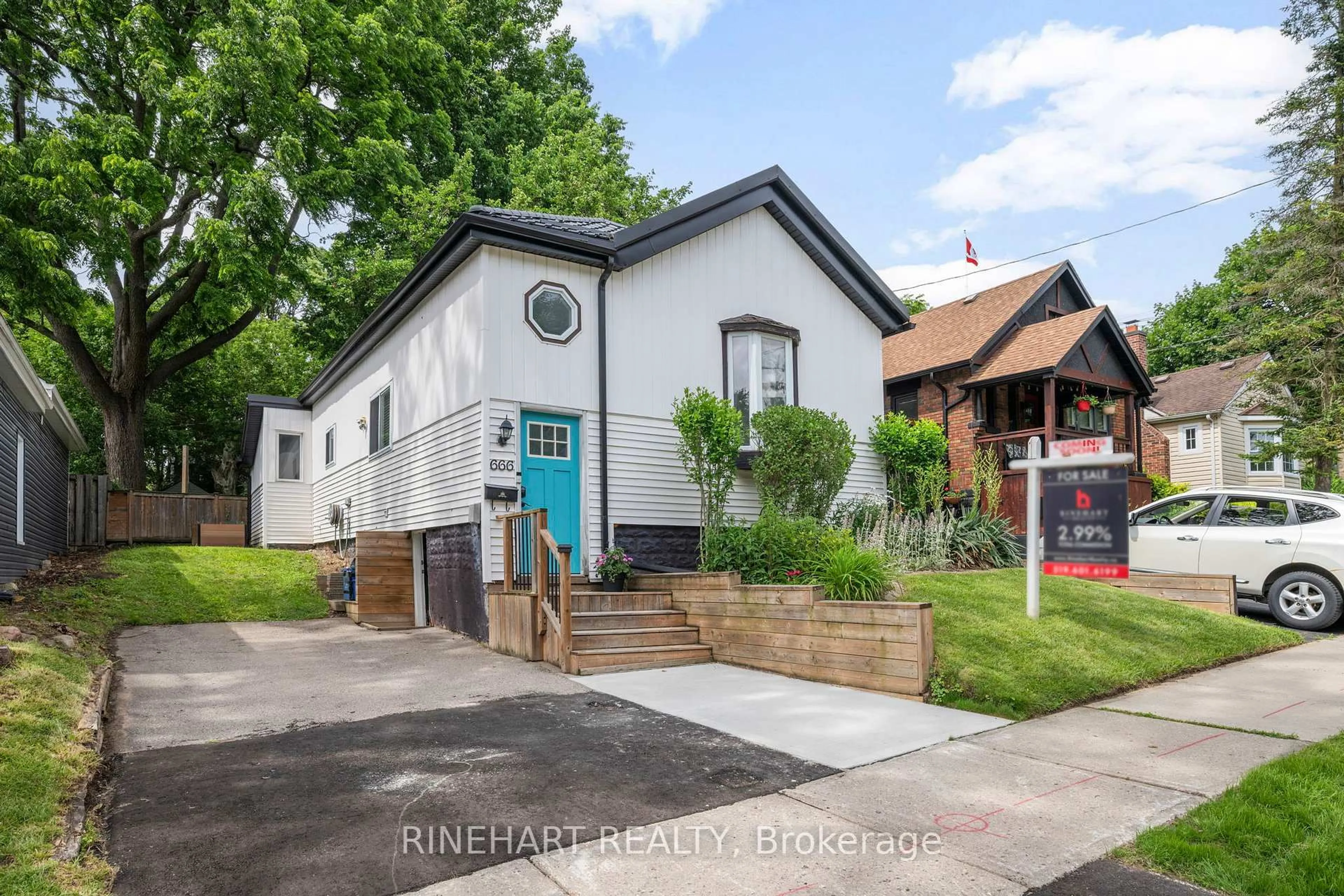 A pic from outside/outdoor area/front of a property/back of a property/a pic from drone, street for 666 Piccadilly St, London East Ontario N5Y 3H2