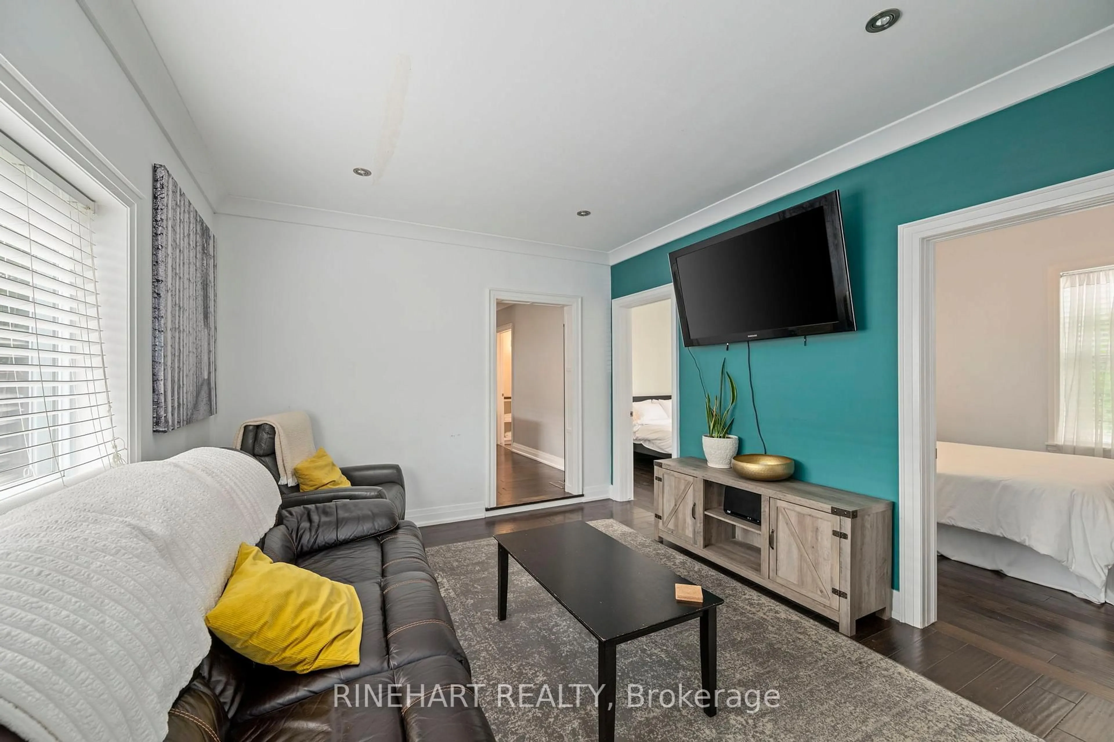 Living room with furniture, unknown for 666 Piccadilly St, London East Ontario N5Y 3H2