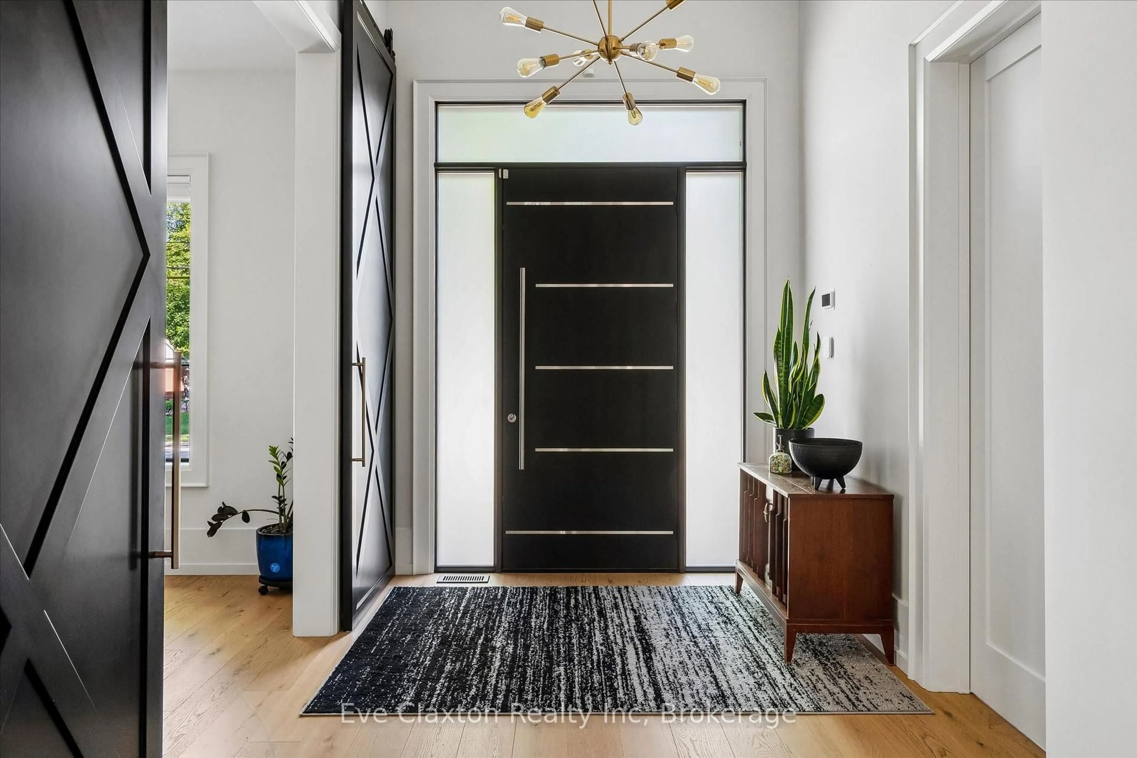 Indoor entryway for 54 Forest St, Guelph Ontario N1G 1H9