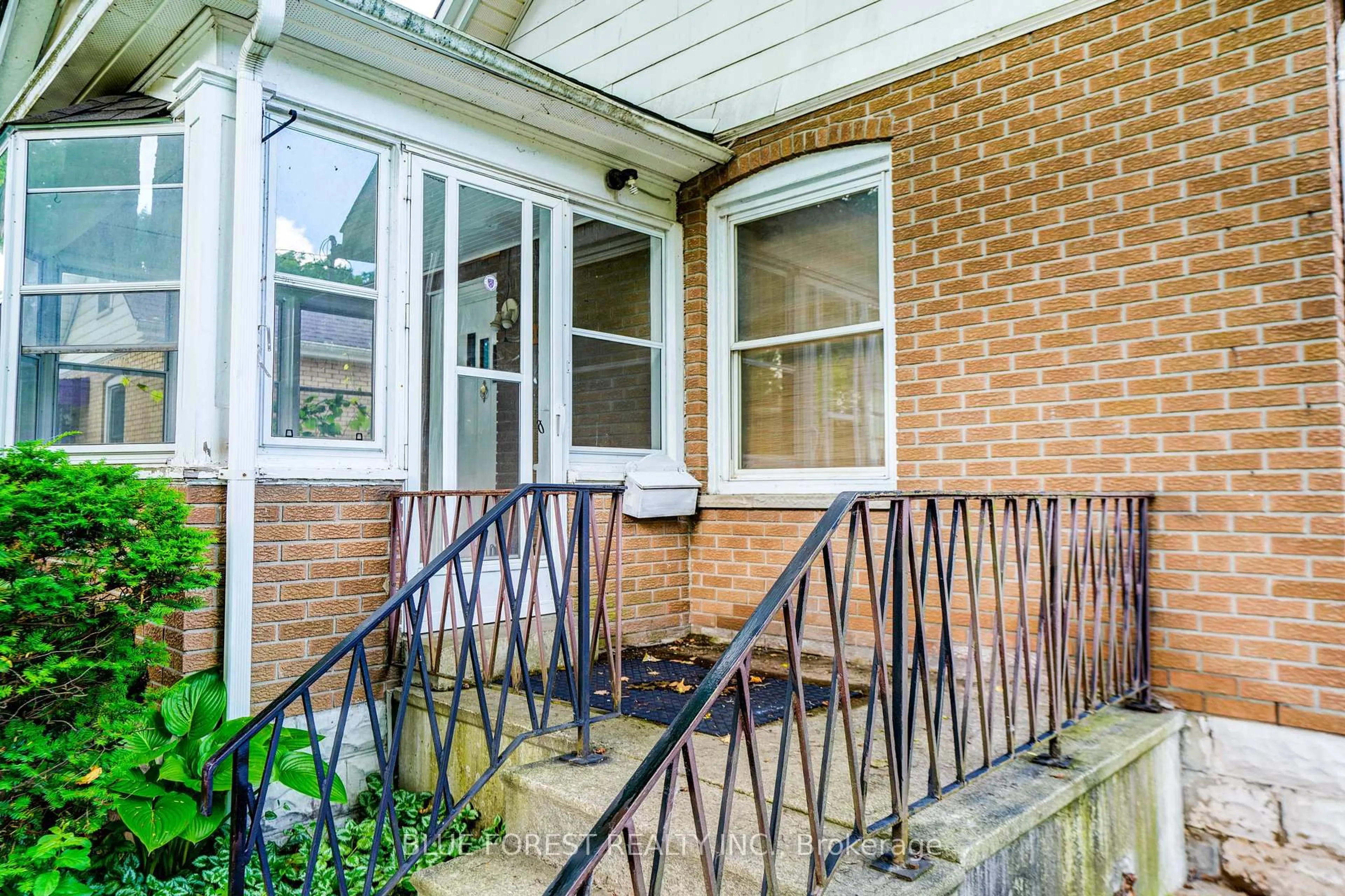 Unknown for 236 Bernard Ave, London East Ontario N6A 2M8