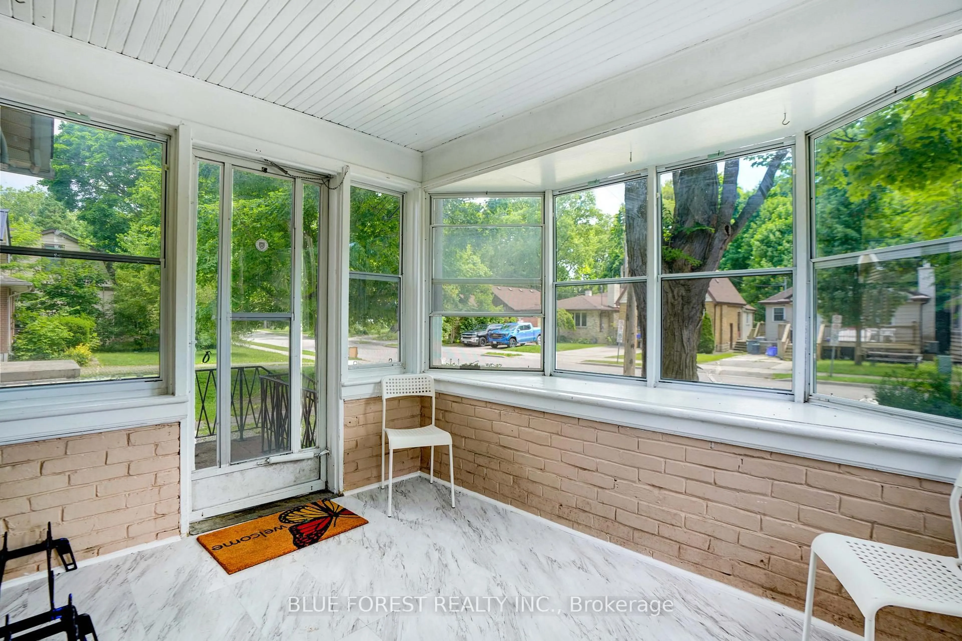 Unknown for 236 Bernard Ave, London East Ontario N6A 2M8